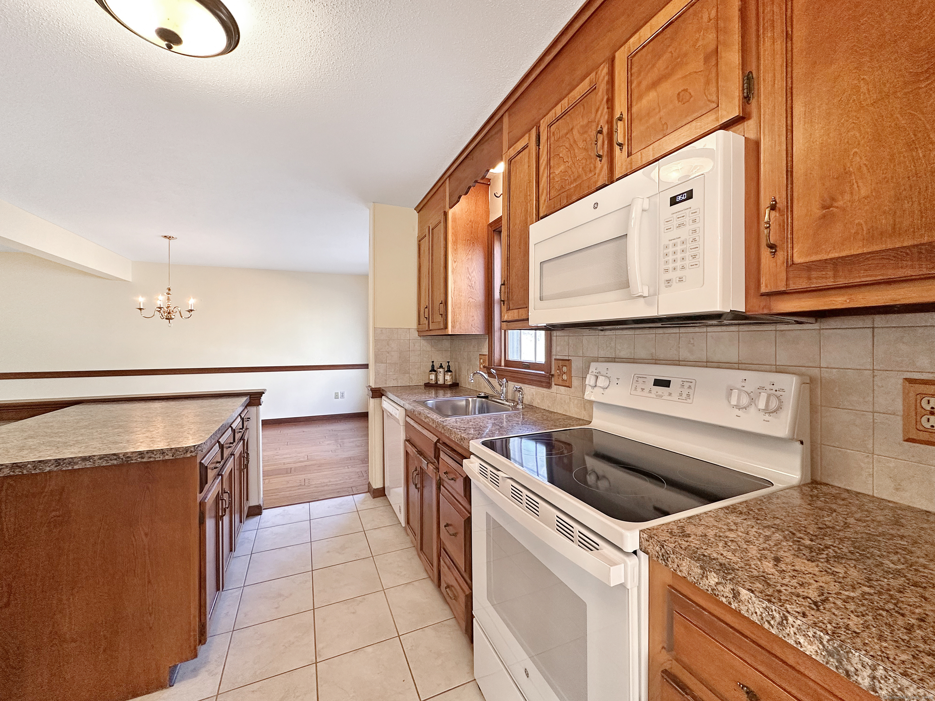 26 Deer Run Trail, Manchester, Connecticut image 8