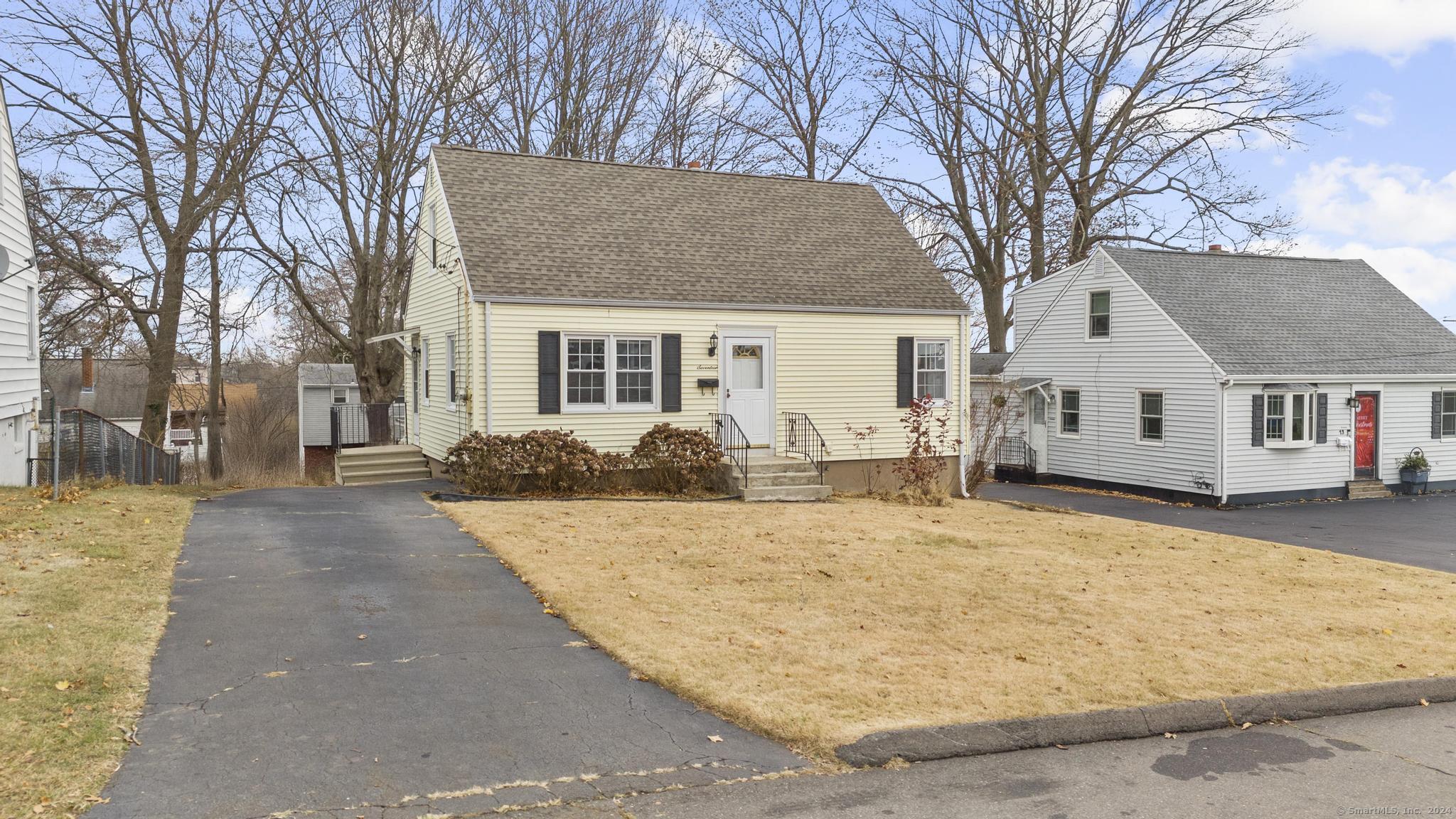 17 Hillside Avenue, West Haven, Connecticut - 4 Bedrooms  
1 Bathrooms  
6 Rooms - 