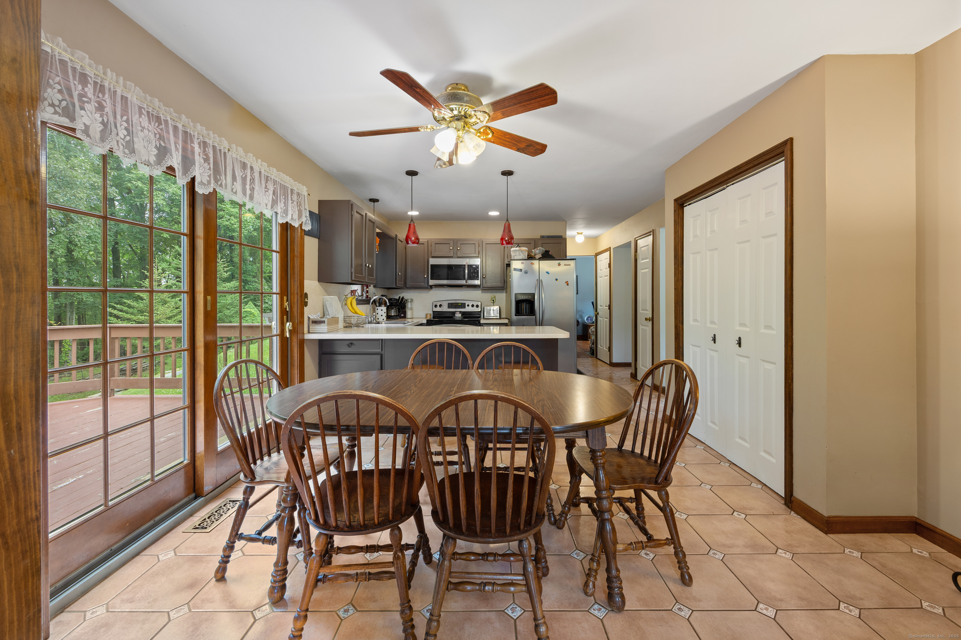 291 Guinevere Ridge