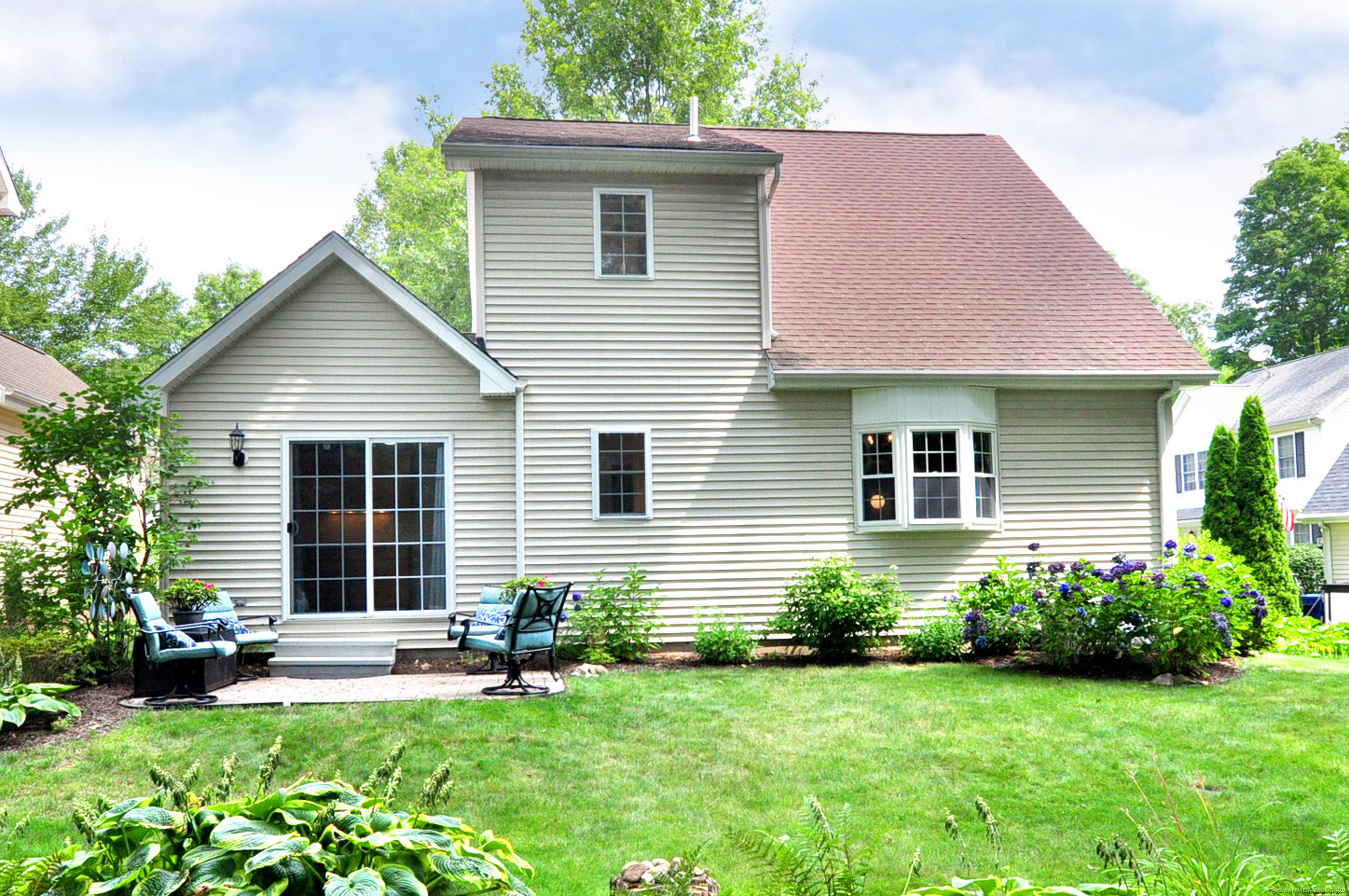 Canton, Connecticut 06019, United States, 2 Bedrooms Bedrooms, ,2 BathroomsBathrooms,Residential,Pending,188903