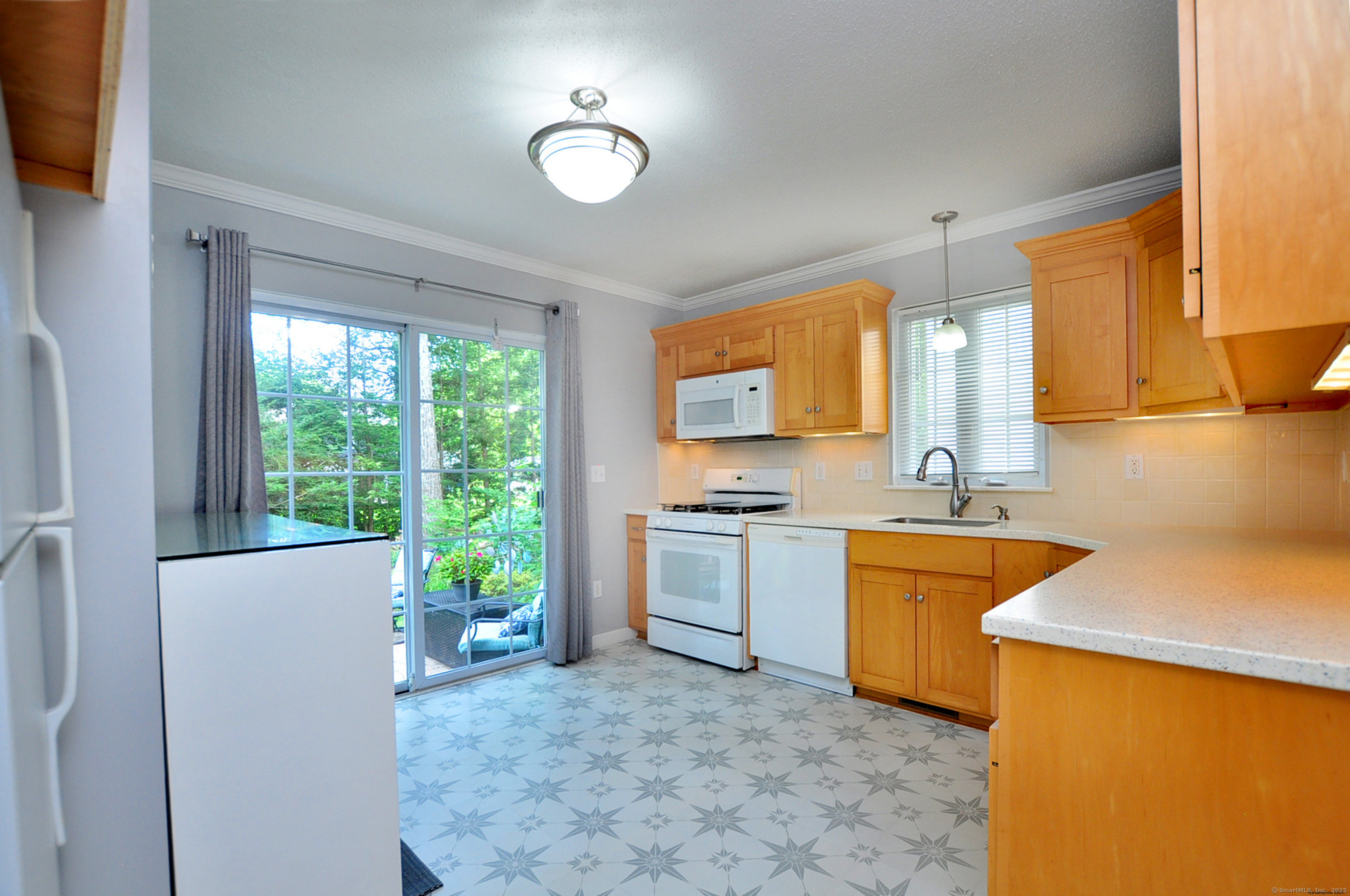 Canton, Connecticut 06019, United States, 2 Bedrooms Bedrooms, ,2 BathroomsBathrooms,Residential,Pending,188903