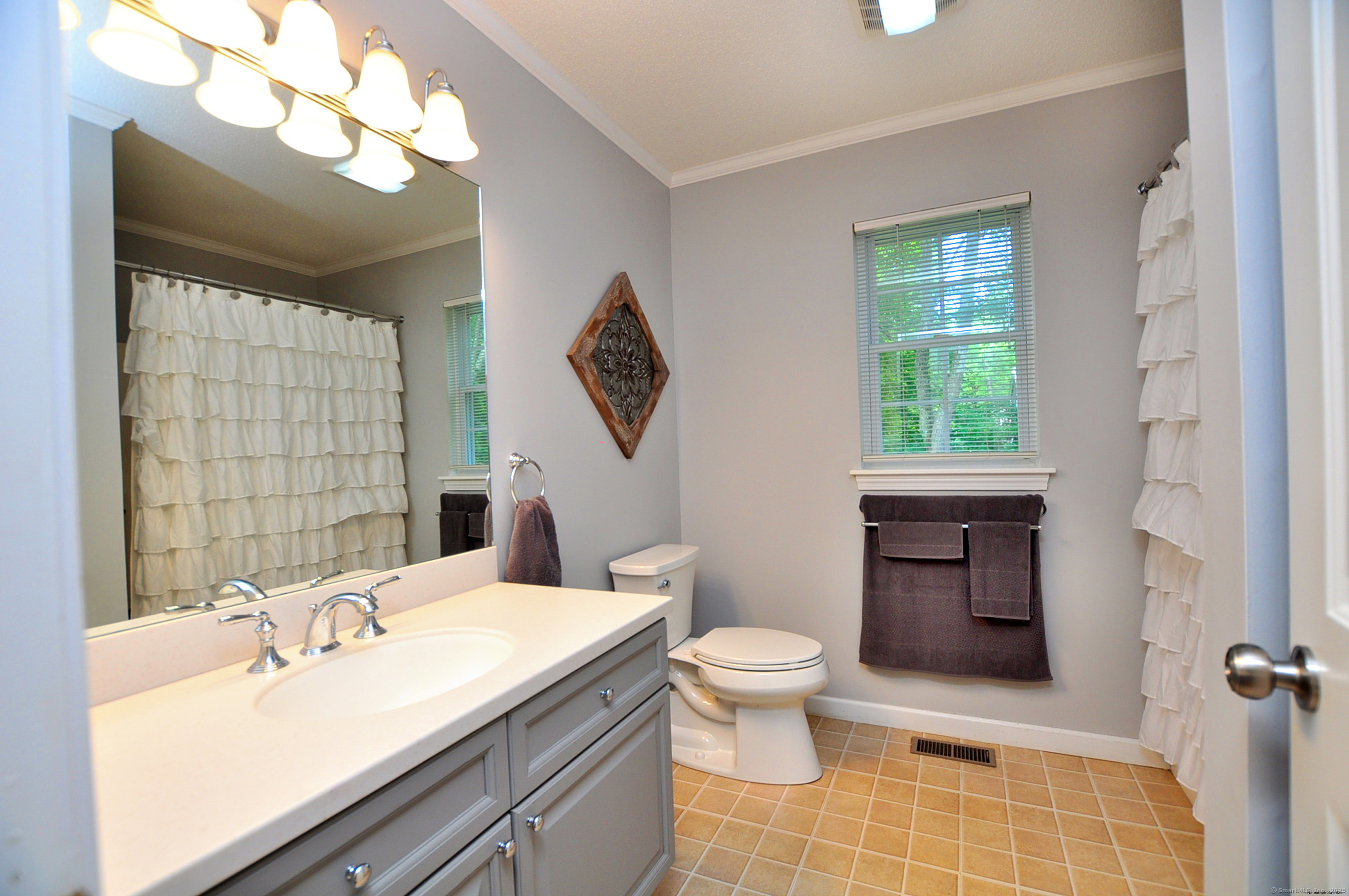 Canton, Connecticut 06019, United States, 2 Bedrooms Bedrooms, ,2 BathroomsBathrooms,Residential,Pending,188903