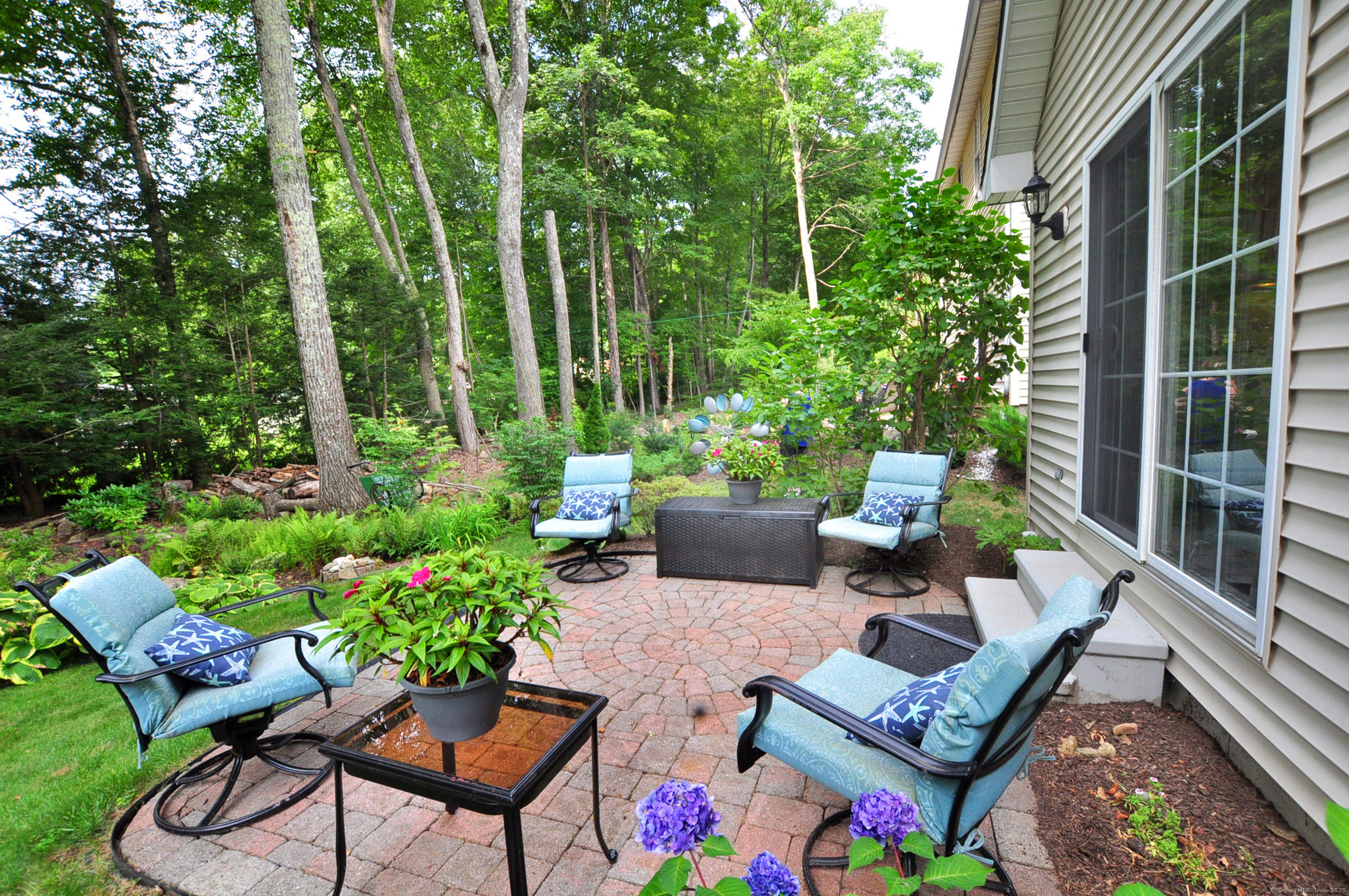 Canton, Connecticut 06019, United States, 2 Bedrooms Bedrooms, ,2 BathroomsBathrooms,Residential,Pending,188903