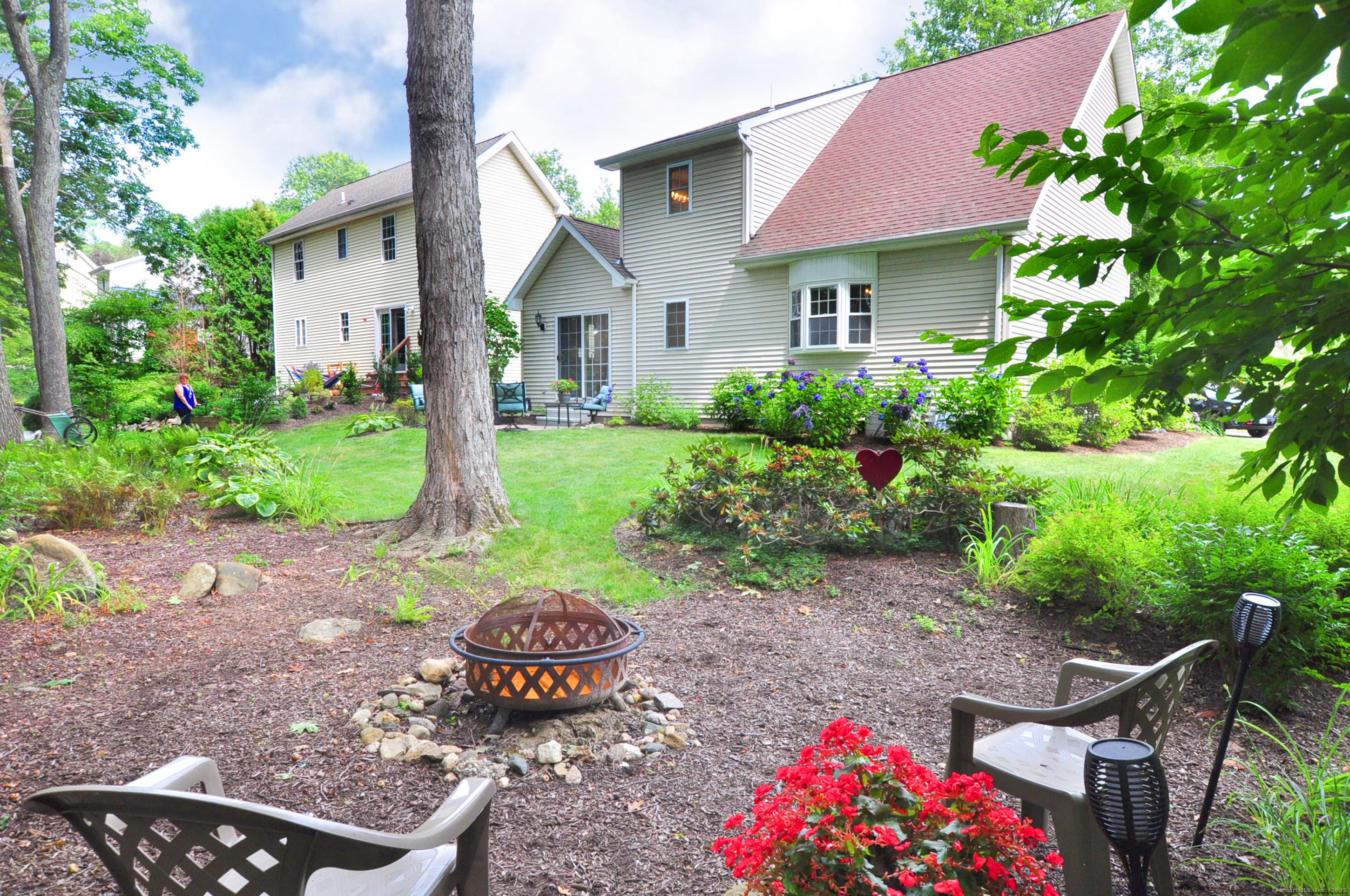 Canton, Connecticut 06019, United States, 2 Bedrooms Bedrooms, ,2 BathroomsBathrooms,Residential,Pending,188903