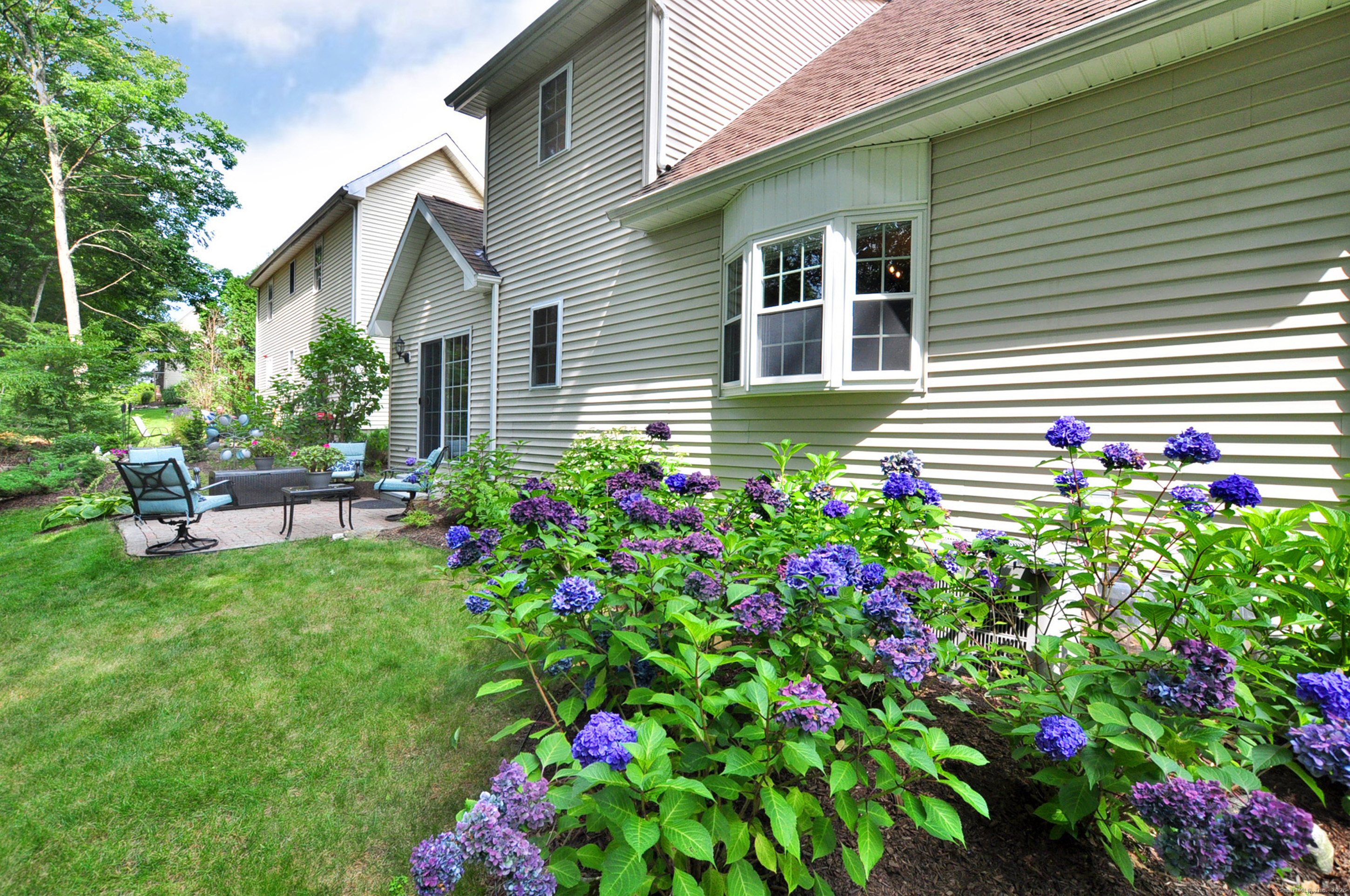 Canton, Connecticut 06019, United States, 2 Bedrooms Bedrooms, ,2 BathroomsBathrooms,Residential,Pending,188903