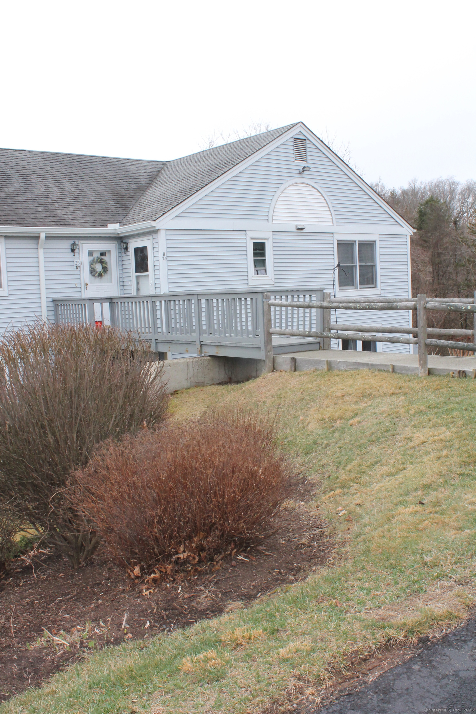 Mill Pond Lane A, Durham, Connecticut - 1 Bedrooms  
1 Bathrooms  
5 Rooms - 