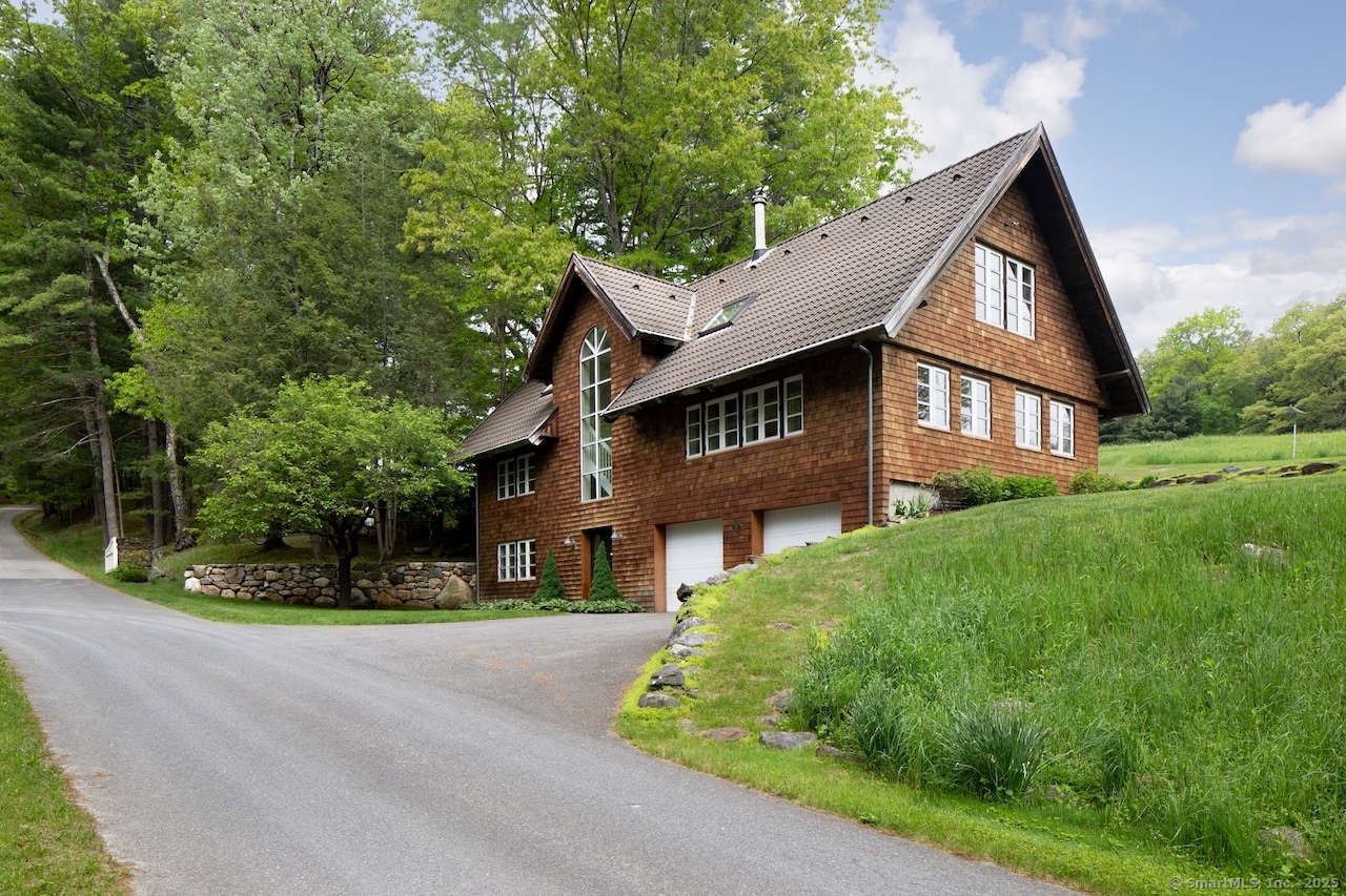 Under Mountain Road, Salisbury, Connecticut - 3 Bedrooms  
3 Bathrooms  
7 Rooms - 