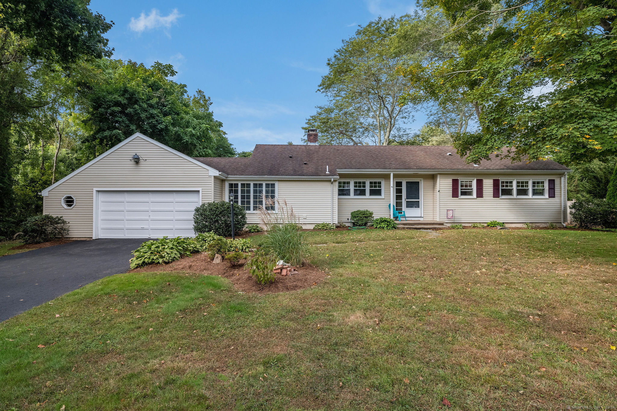 Shorelands Drive, Madison, Connecticut - 3 Bedrooms  
2 Bathrooms  
7 Rooms - 