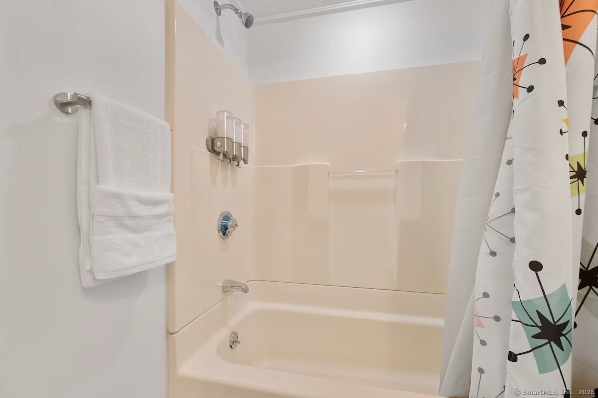 East Haddam, Connecticut 06415, United States, 3 Bedrooms Bedrooms, ,1 BathroomBathrooms,Residential,Active,95605