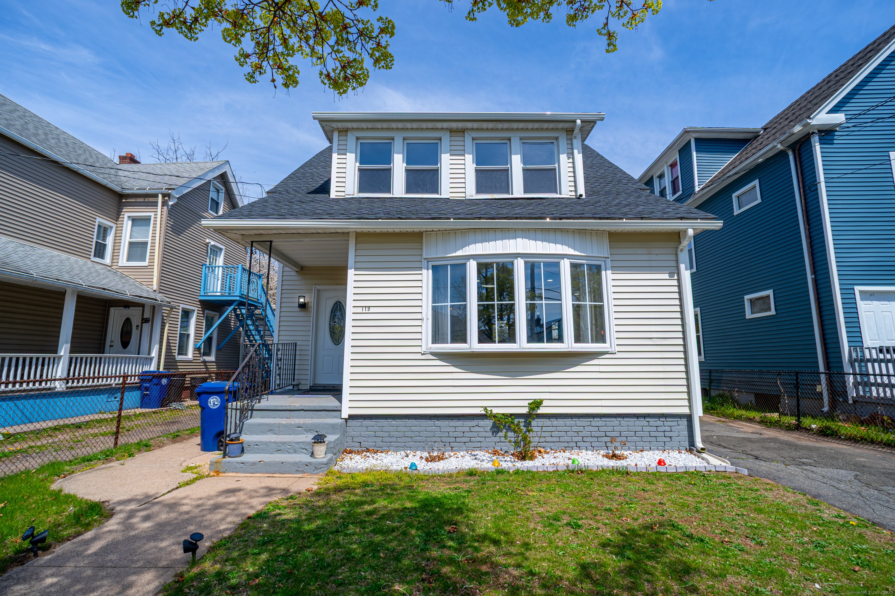 Thomas Street, West Haven, Connecticut - 4 Bedrooms  
3 Bathrooms  
10 Rooms - 
