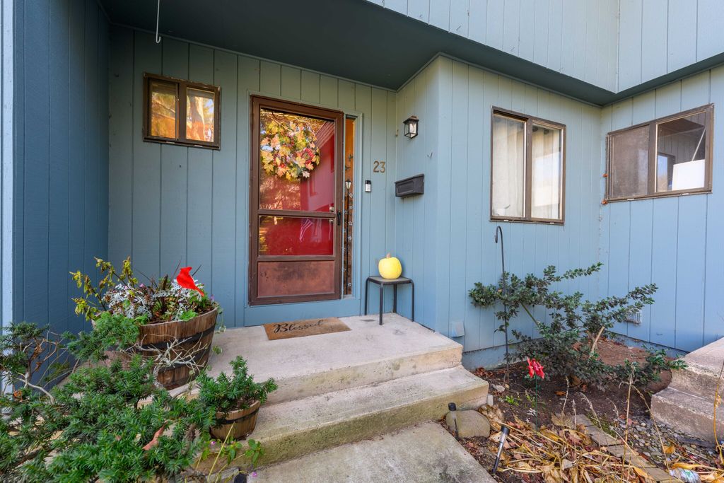 Photo of 23 Margo Court #23, Cromwell, CT 06416 (MLS # 24141196)