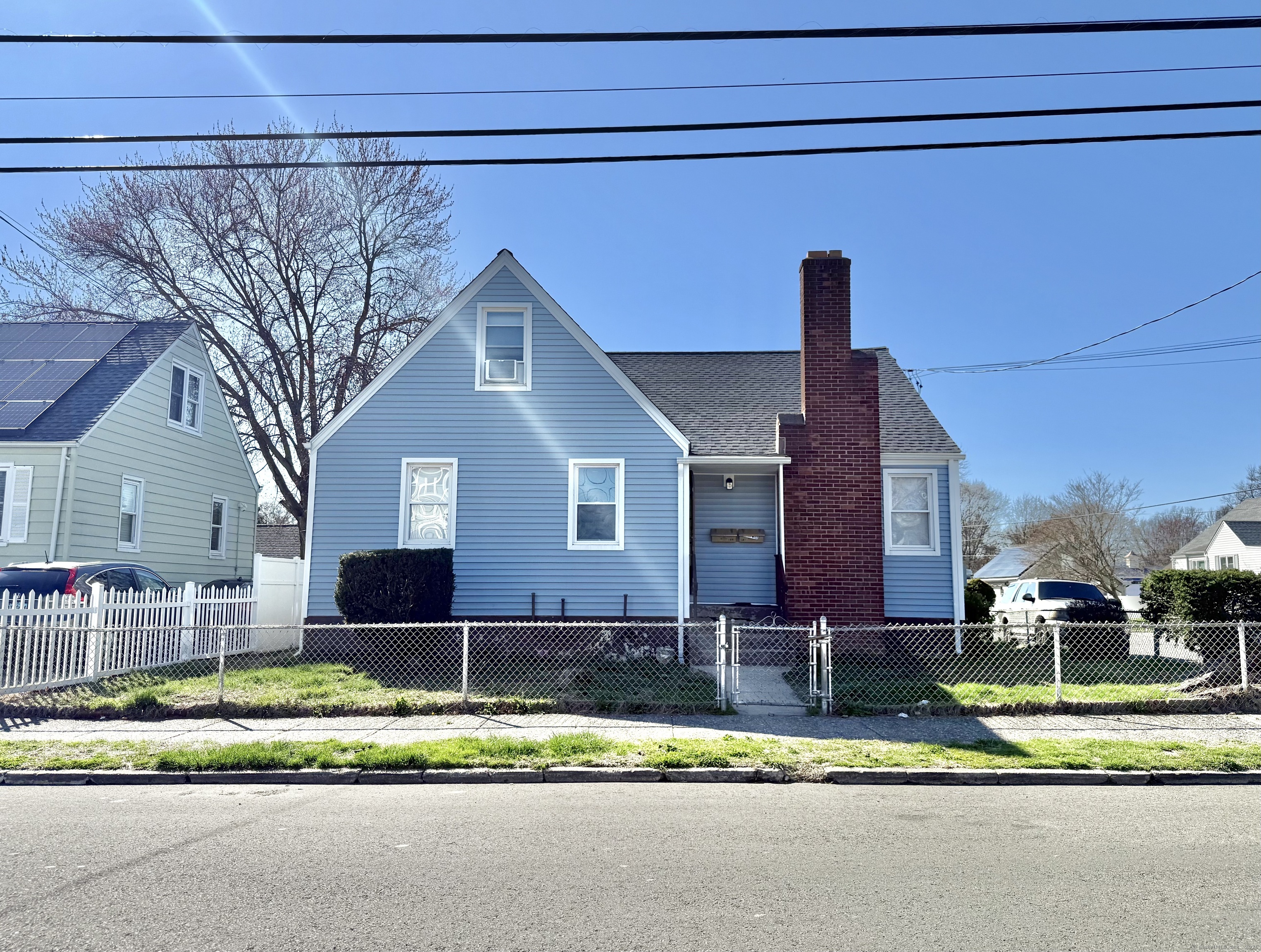 N Bishop Avenue, Bridgeport, Connecticut - 5 Bedrooms  
2 Bathrooms  
11 Rooms - 