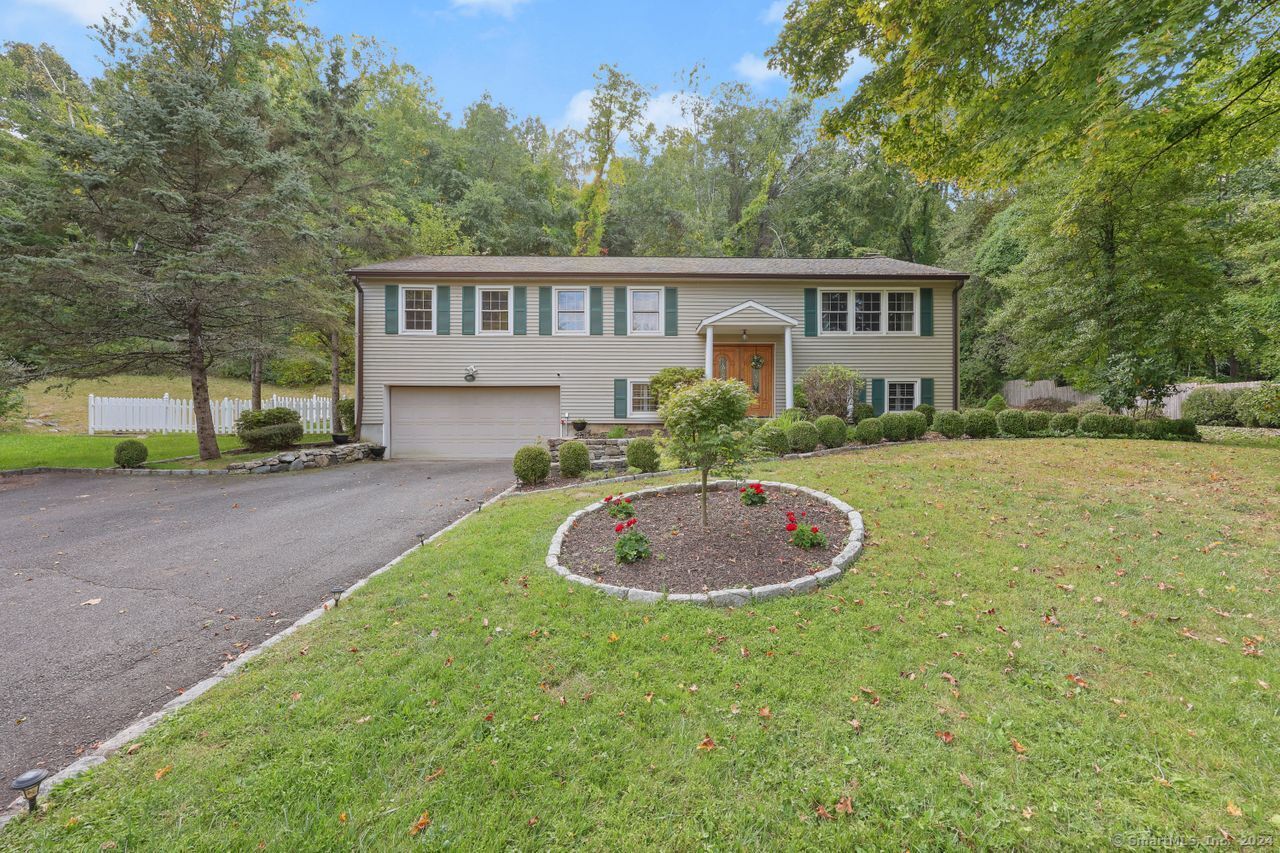 Photo 1 of 107 Simpaug Turnpike, Redding, Connecticut, $699,000, Web #: 24047617