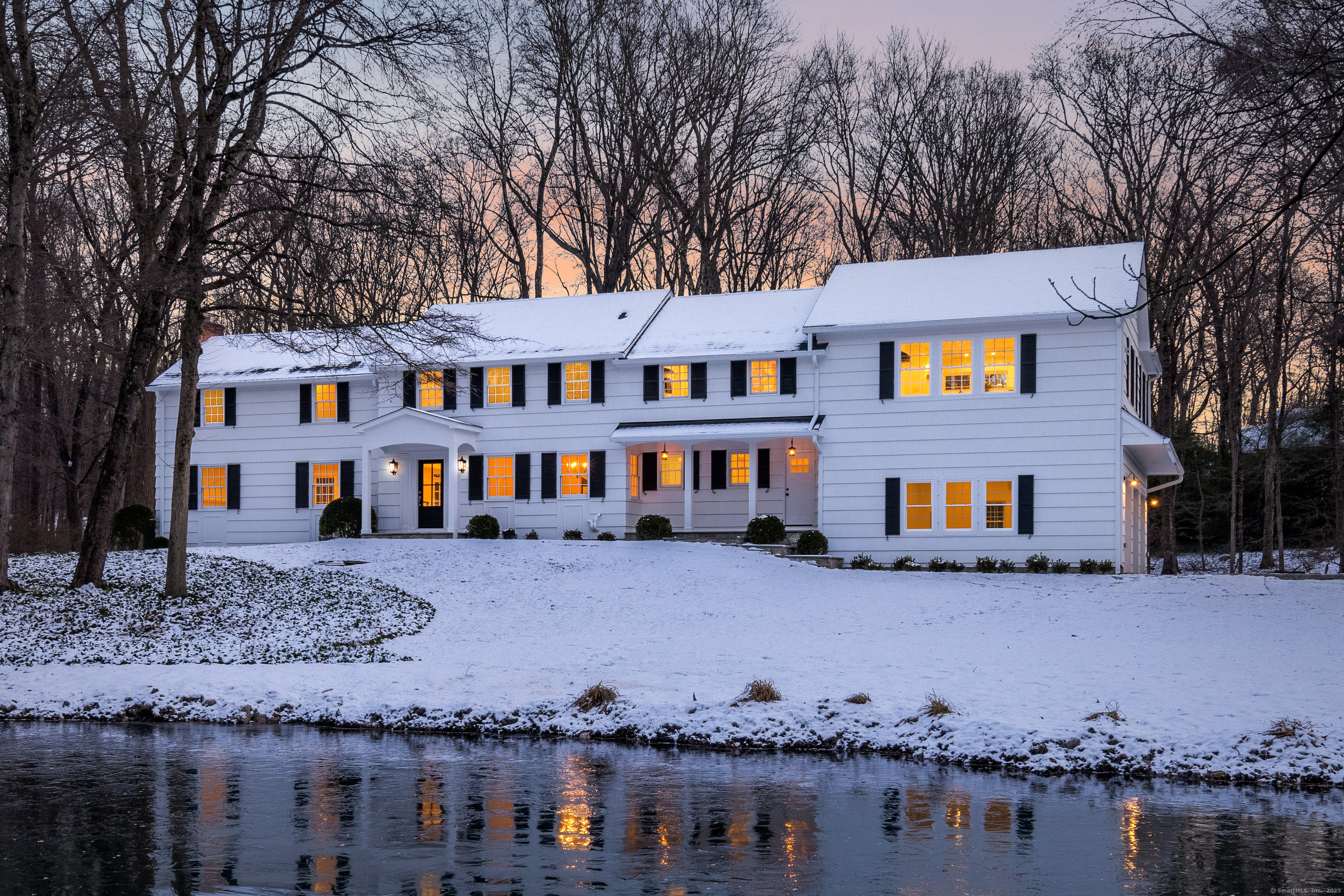 148 W Hills Road, New Canaan, Connecticut - 5 Bedrooms  
5 Bathrooms  
11 Rooms - 