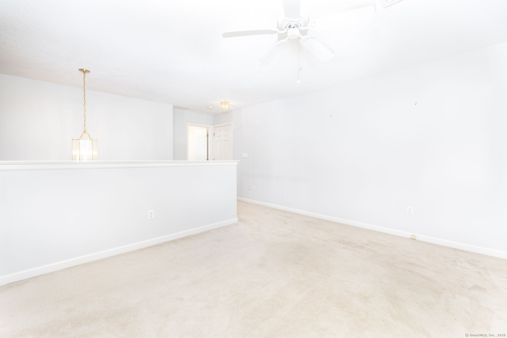 Simsbury, Connecticut 06070, United States, 2 Bedrooms Bedrooms, ,3 BathroomsBathrooms,Residential,Pending,211286