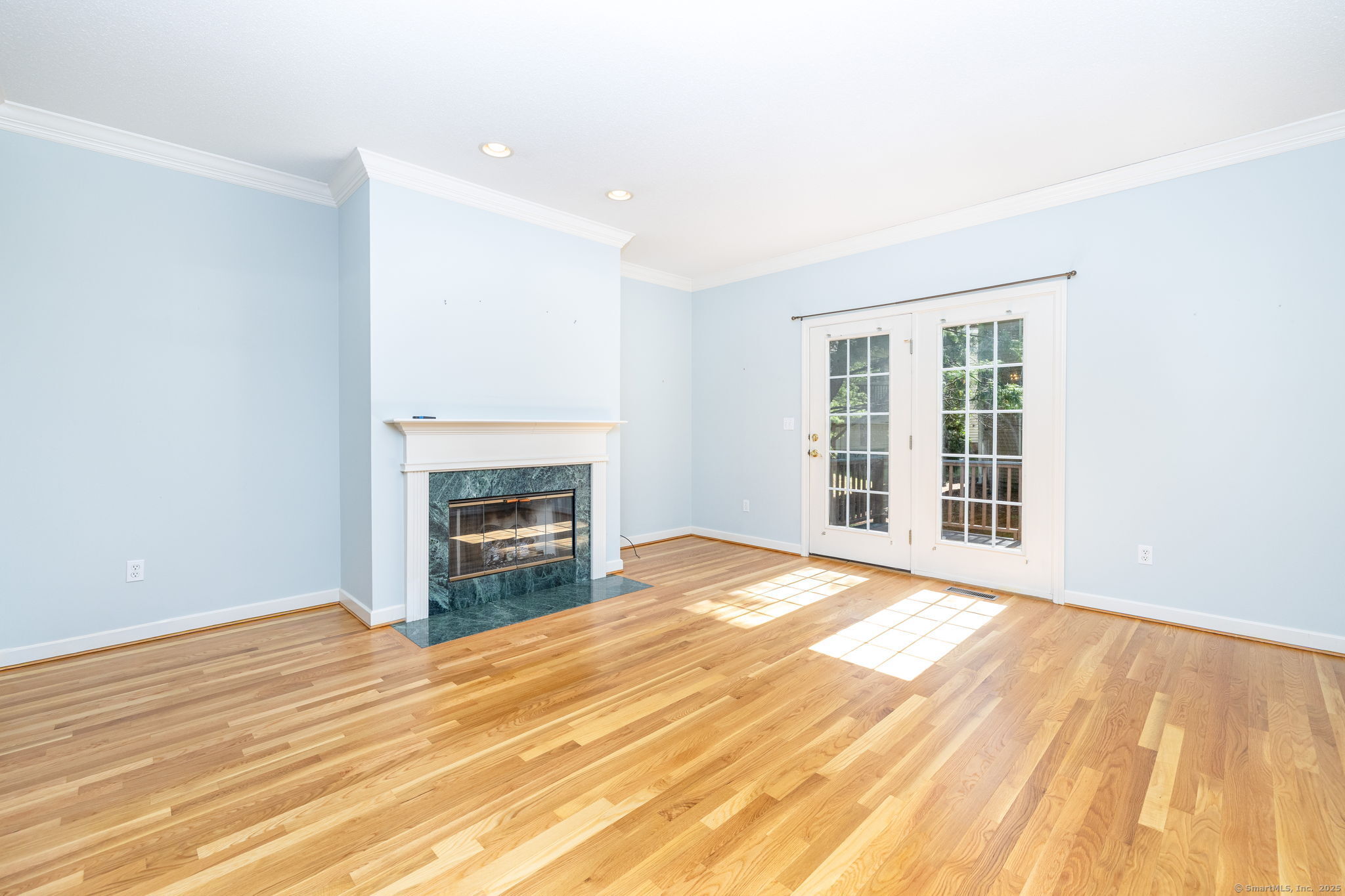 Simsbury, Connecticut 06070, United States, 2 Bedrooms Bedrooms, ,3 BathroomsBathrooms,Residential,Pending,211286