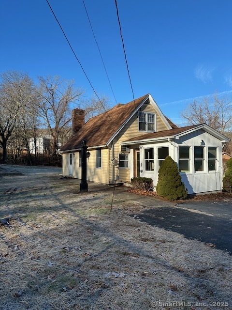 Yorkshire Street, Norwich, Connecticut - 3 Bedrooms  
2 Bathrooms  
5 Rooms - 