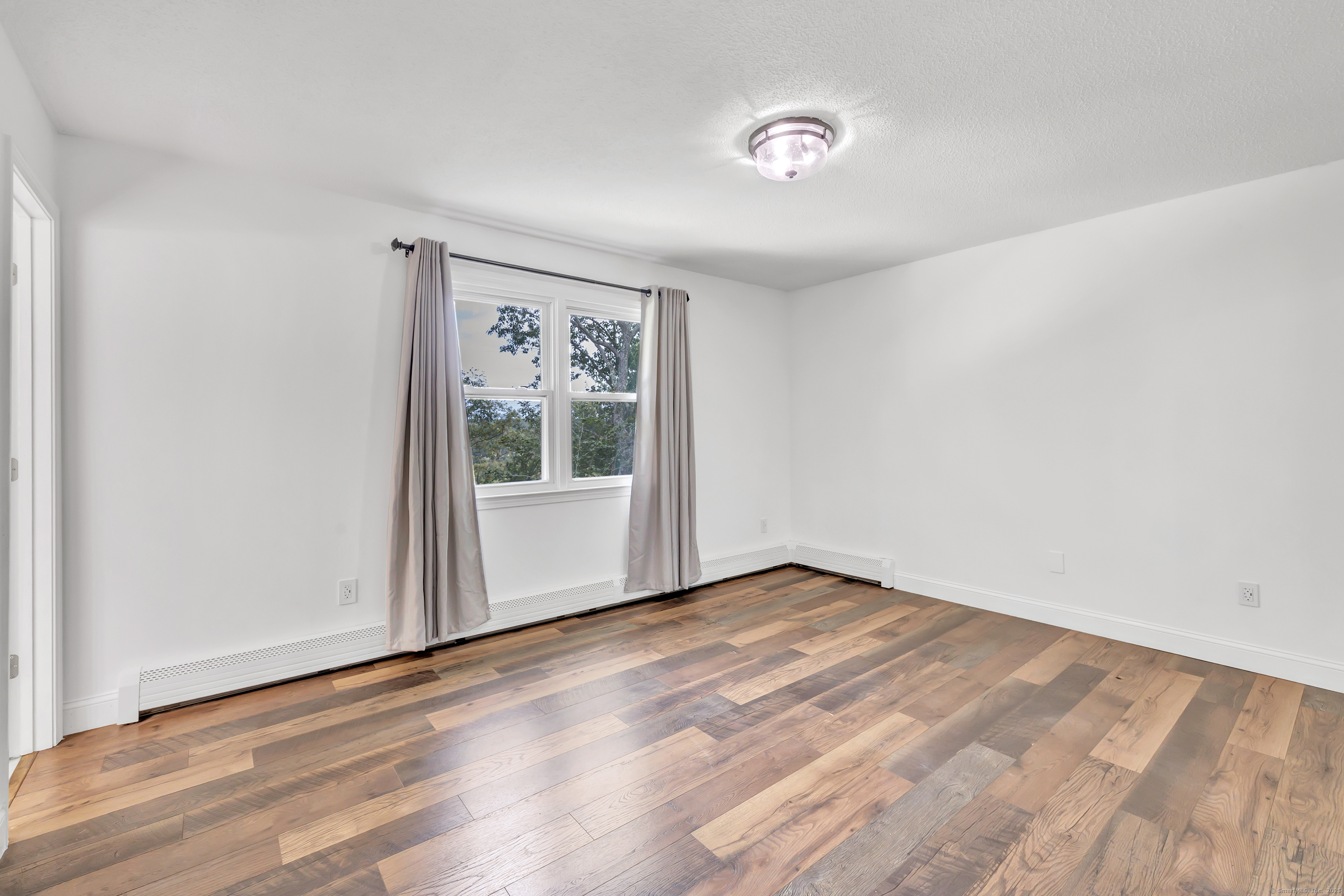 Shelton, Connecticut 06484, United States, 3 Bedrooms Bedrooms, ,2 BathroomsBathrooms,Residential,Pending,211479