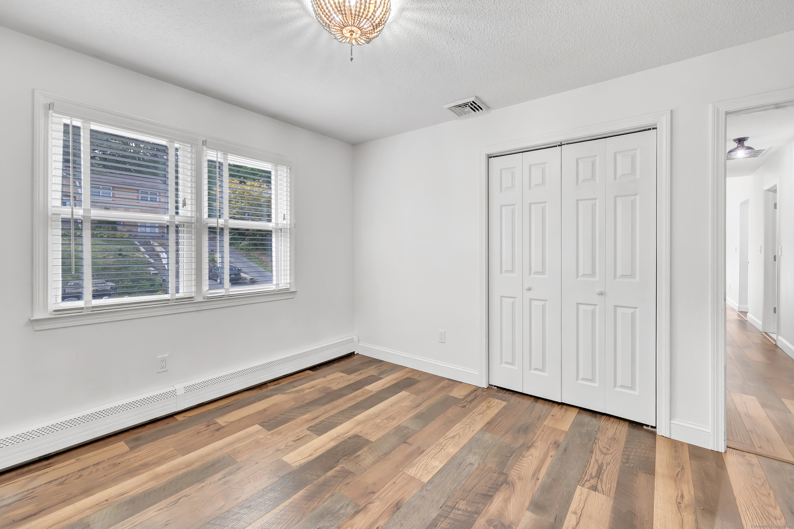 Shelton, Connecticut 06484, United States, 3 Bedrooms Bedrooms, ,2 BathroomsBathrooms,Residential,Pending,211479