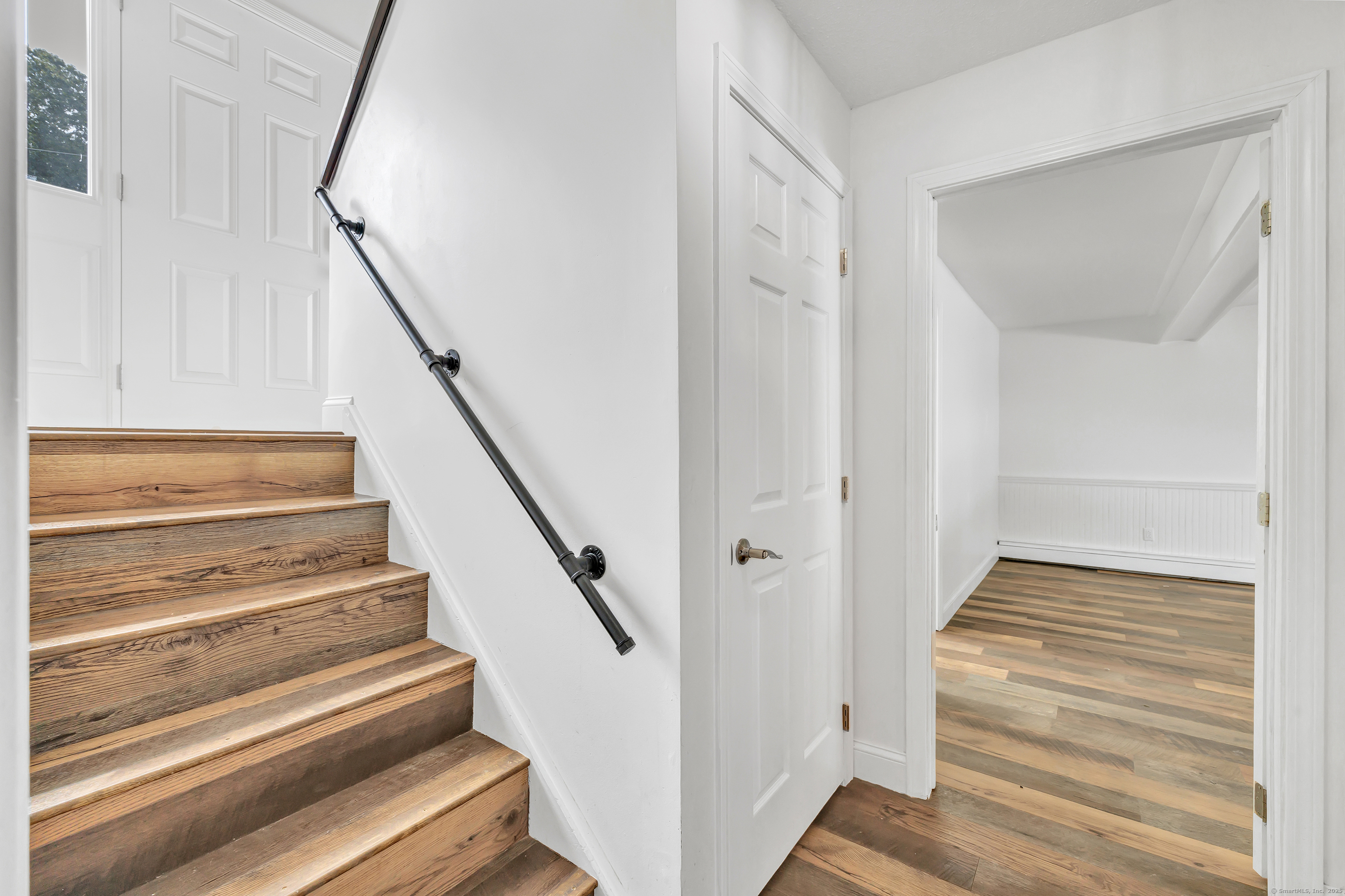 Shelton, Connecticut 06484, United States, 3 Bedrooms Bedrooms, ,2 BathroomsBathrooms,Residential,Pending,211479