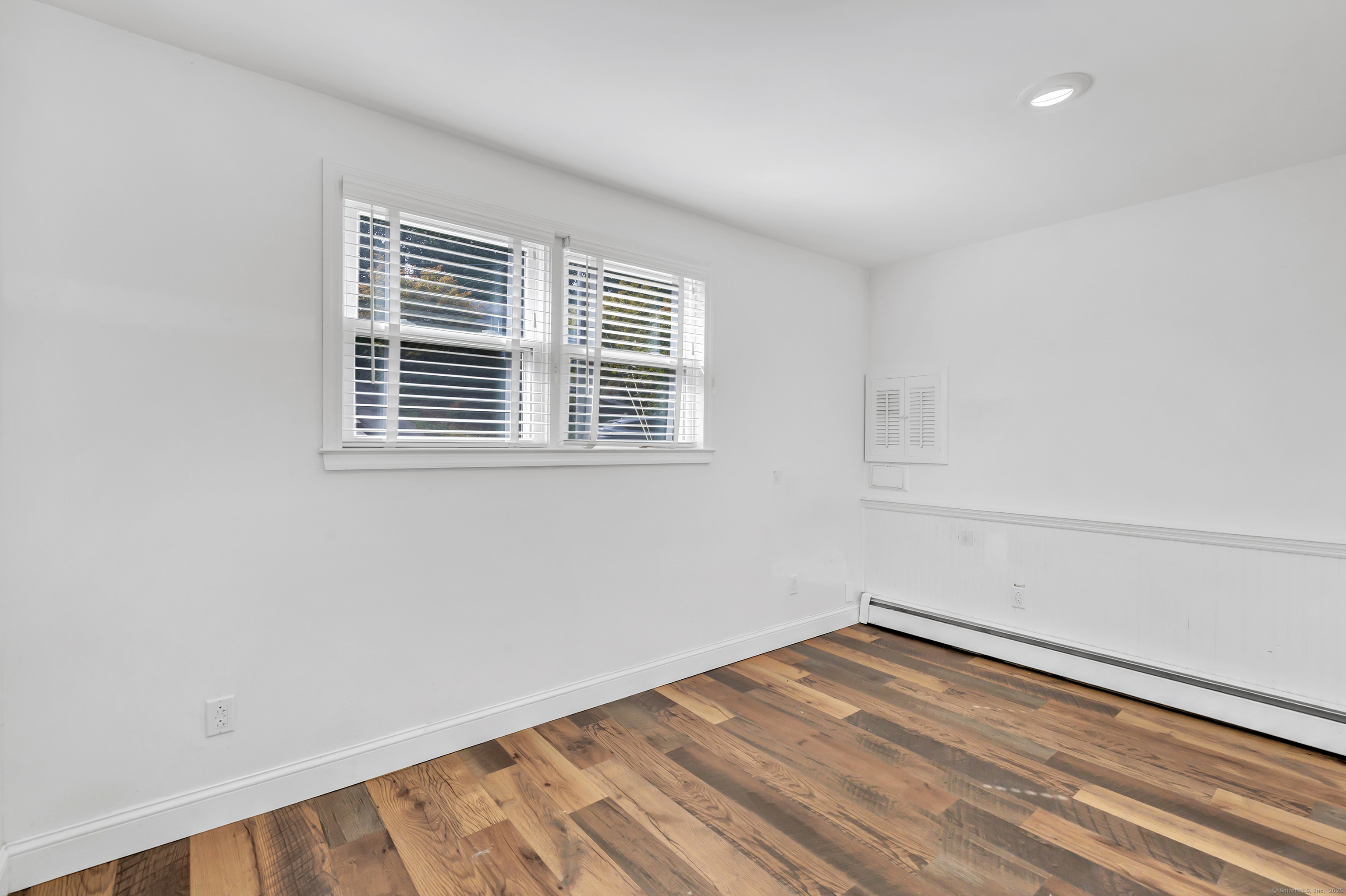 Shelton, Connecticut 06484, United States, 3 Bedrooms Bedrooms, ,2 BathroomsBathrooms,Residential,Pending,211479