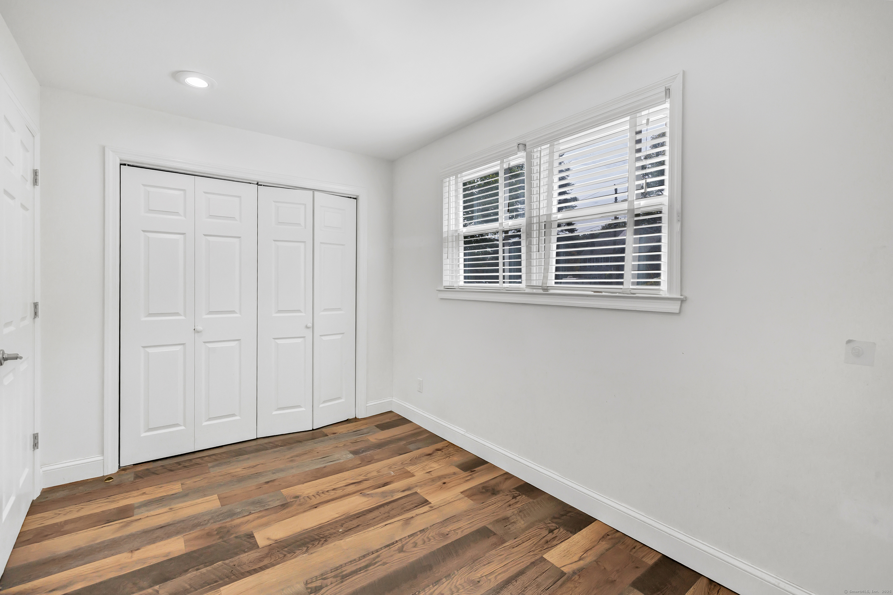 Shelton, Connecticut 06484, United States, 3 Bedrooms Bedrooms, ,2 BathroomsBathrooms,Residential,Pending,211479