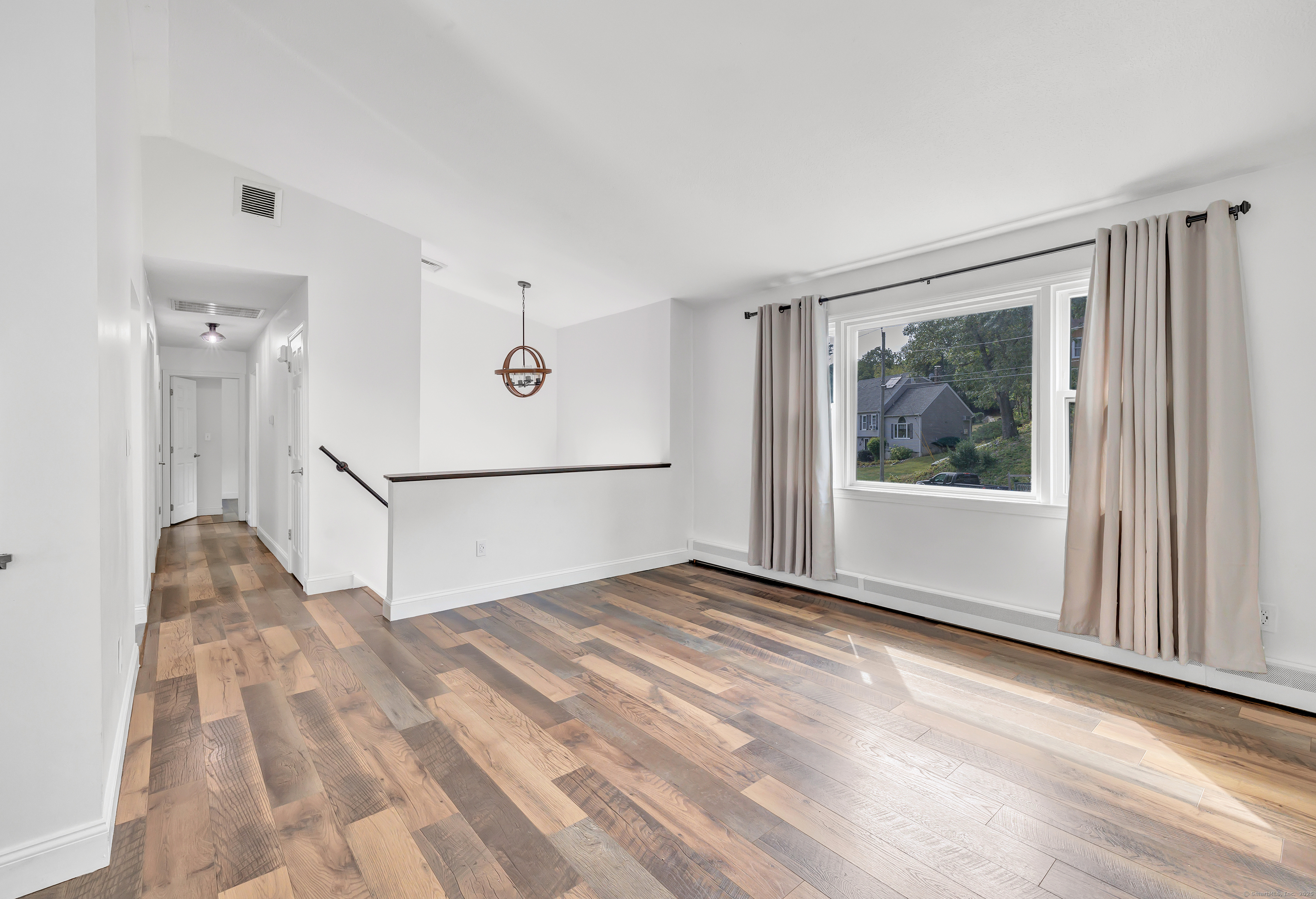 Shelton, Connecticut 06484, United States, 3 Bedrooms Bedrooms, ,2 BathroomsBathrooms,Residential,Pending,211479