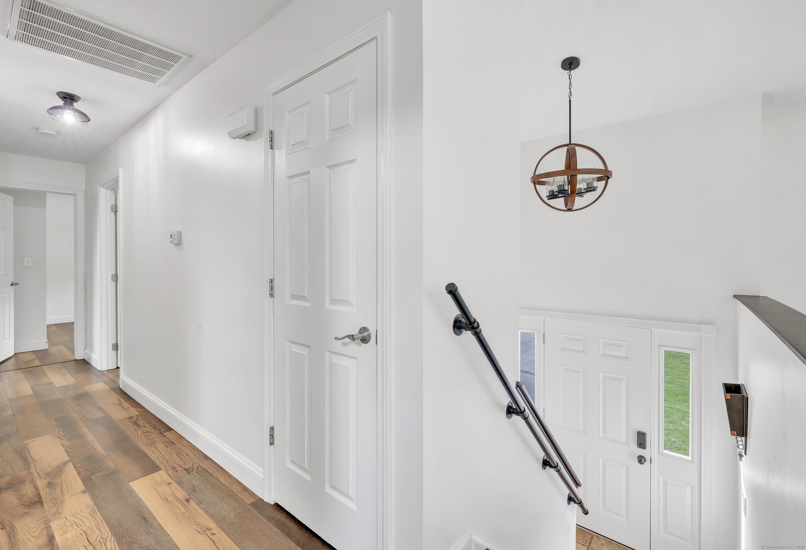 Shelton, Connecticut 06484, United States, 3 Bedrooms Bedrooms, ,2 BathroomsBathrooms,Residential,Pending,211479