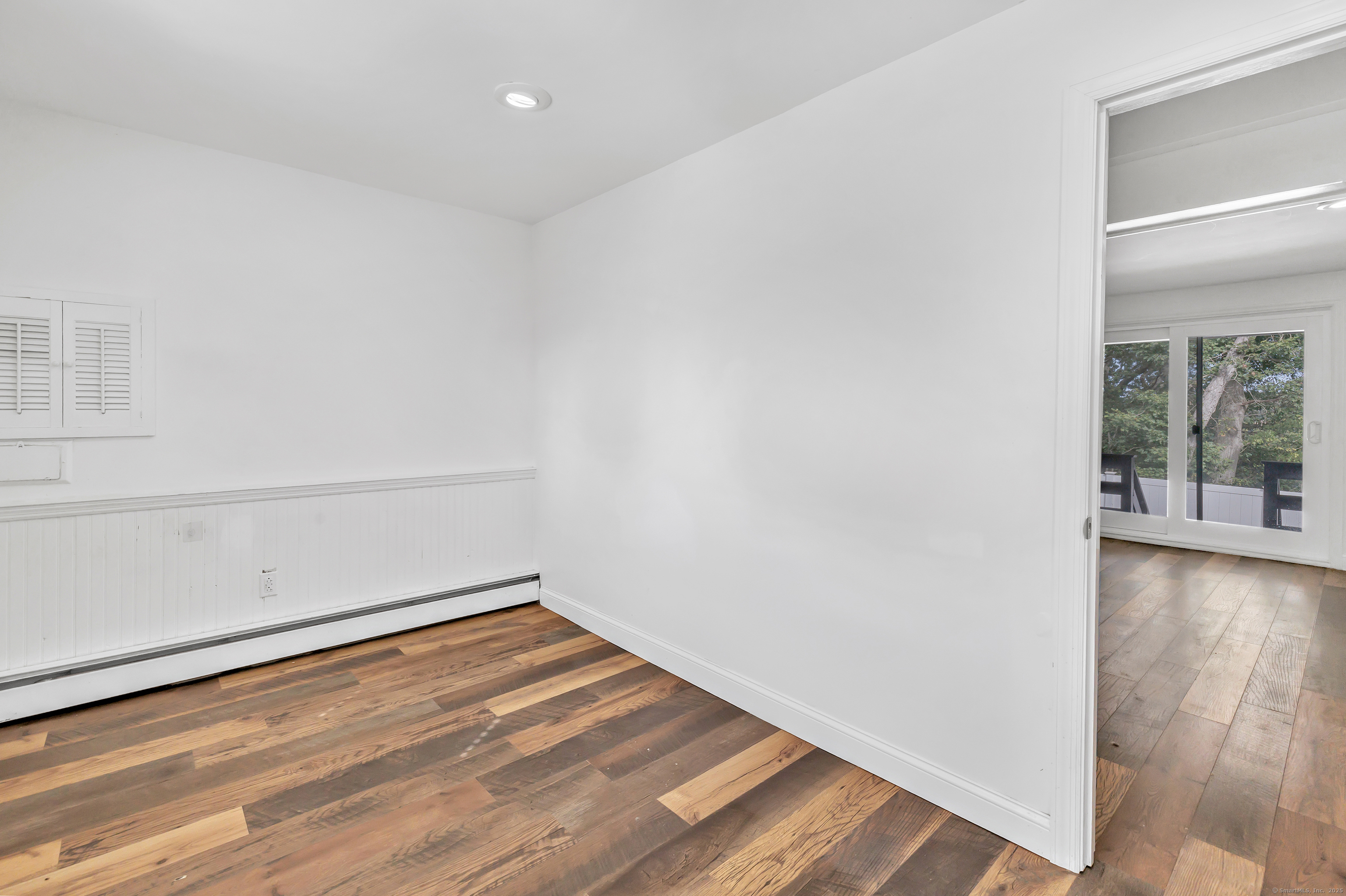 Shelton, Connecticut 06484, United States, 3 Bedrooms Bedrooms, ,2 BathroomsBathrooms,Residential,Pending,211479