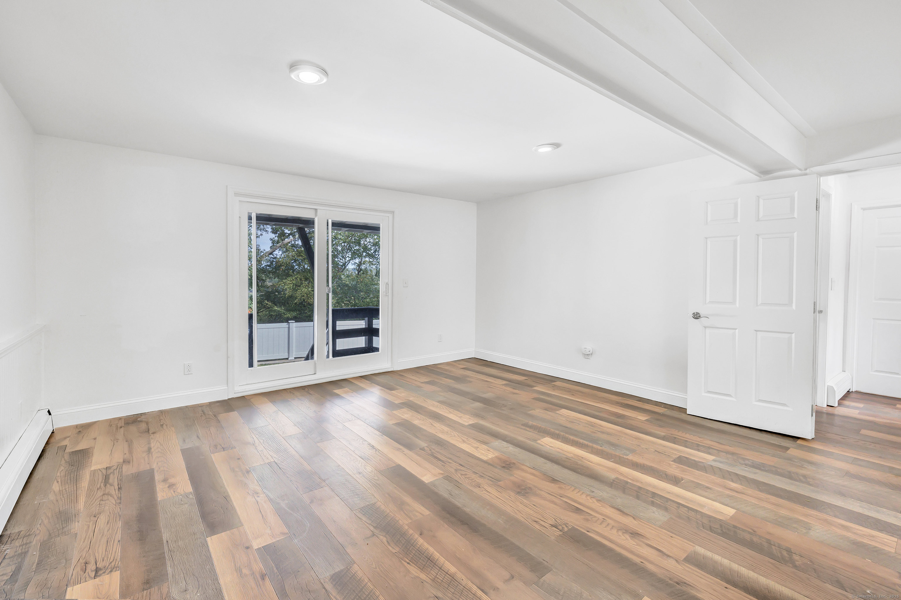 Shelton, Connecticut 06484, United States, 3 Bedrooms Bedrooms, ,2 BathroomsBathrooms,Residential,Pending,211479