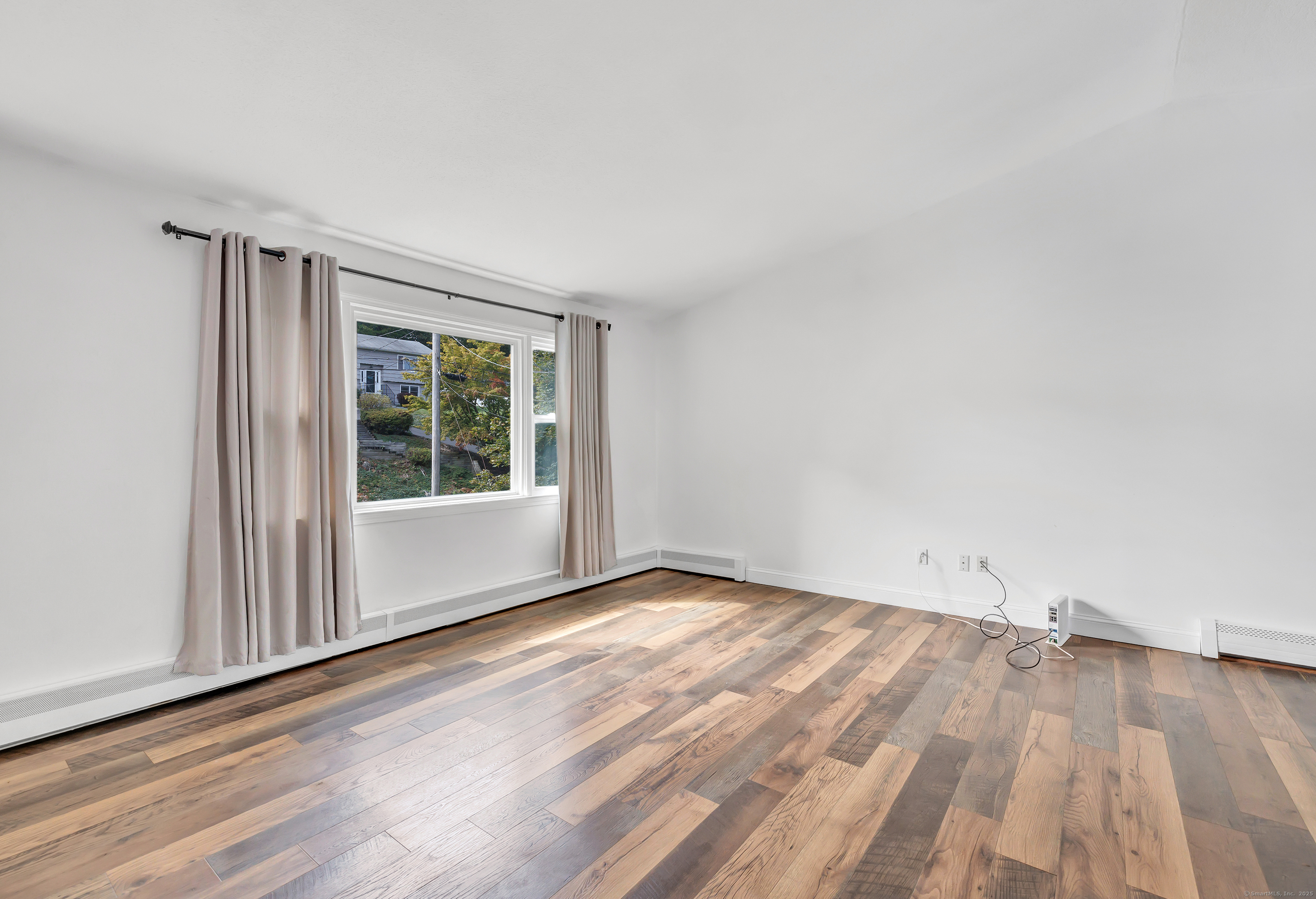 Shelton, Connecticut 06484, United States, 3 Bedrooms Bedrooms, ,2 BathroomsBathrooms,Residential,Pending,211479