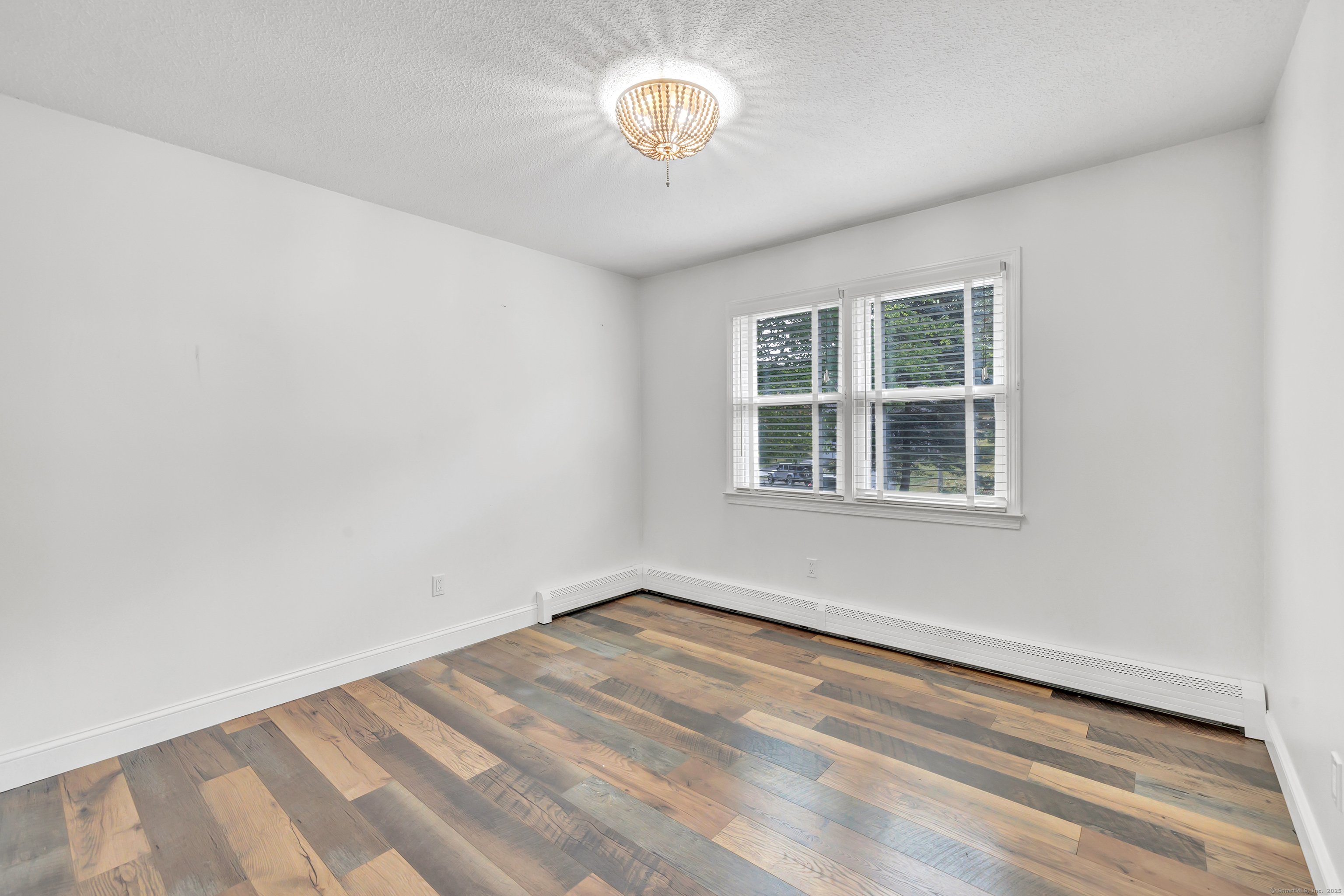 Shelton, Connecticut 06484, United States, 3 Bedrooms Bedrooms, ,2 BathroomsBathrooms,Residential,Pending,211479