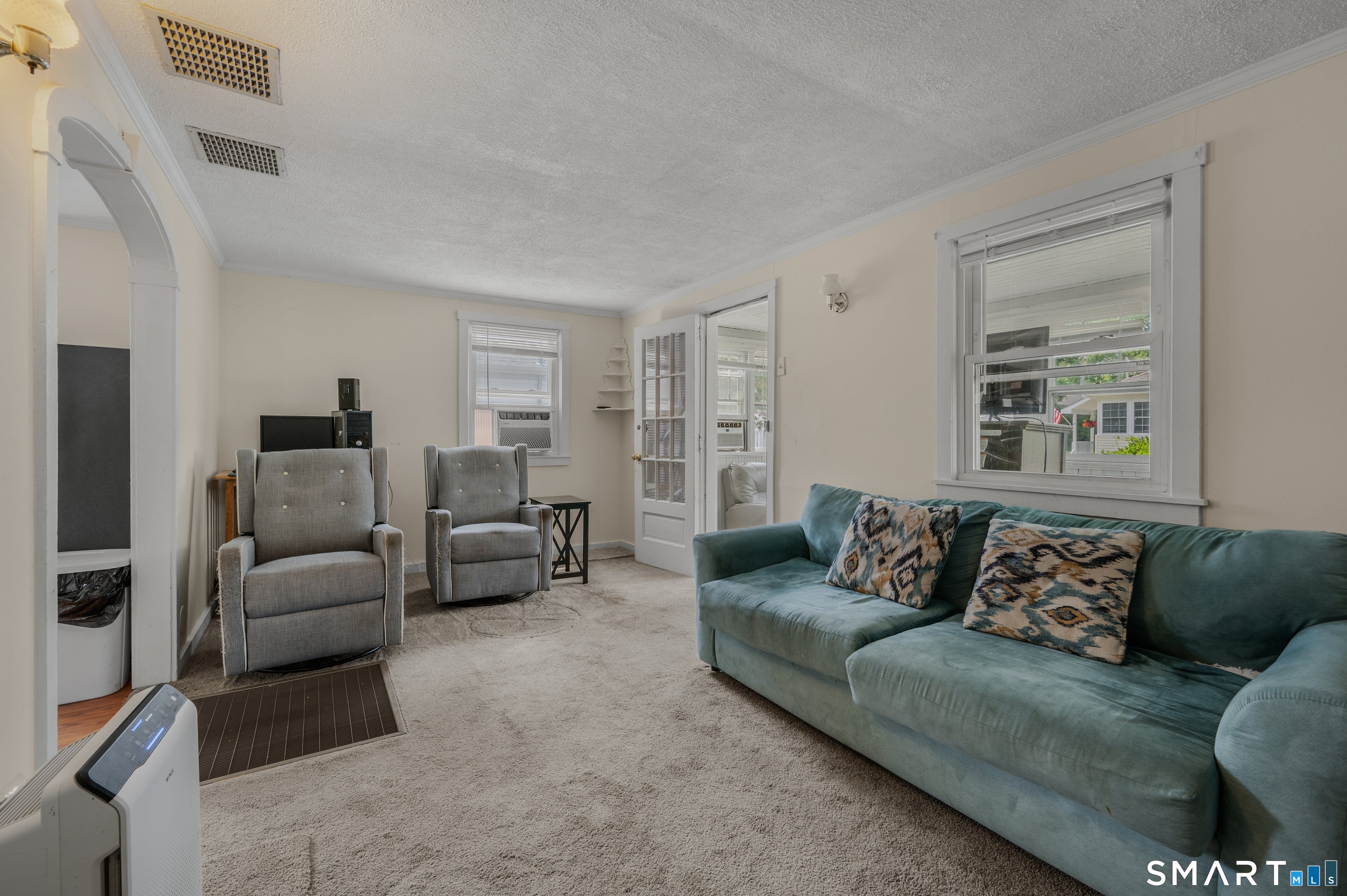 10 Swan Avenue