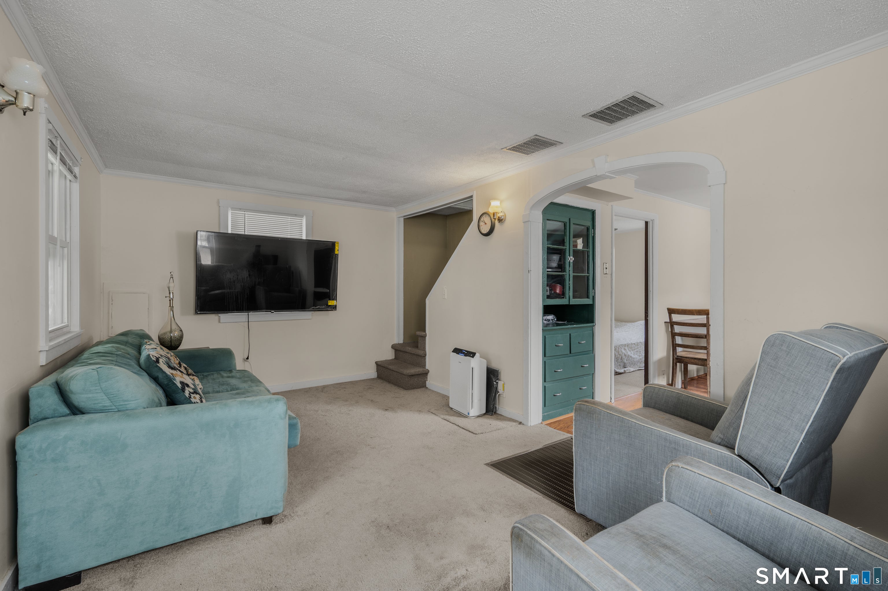 10 Swan Avenue