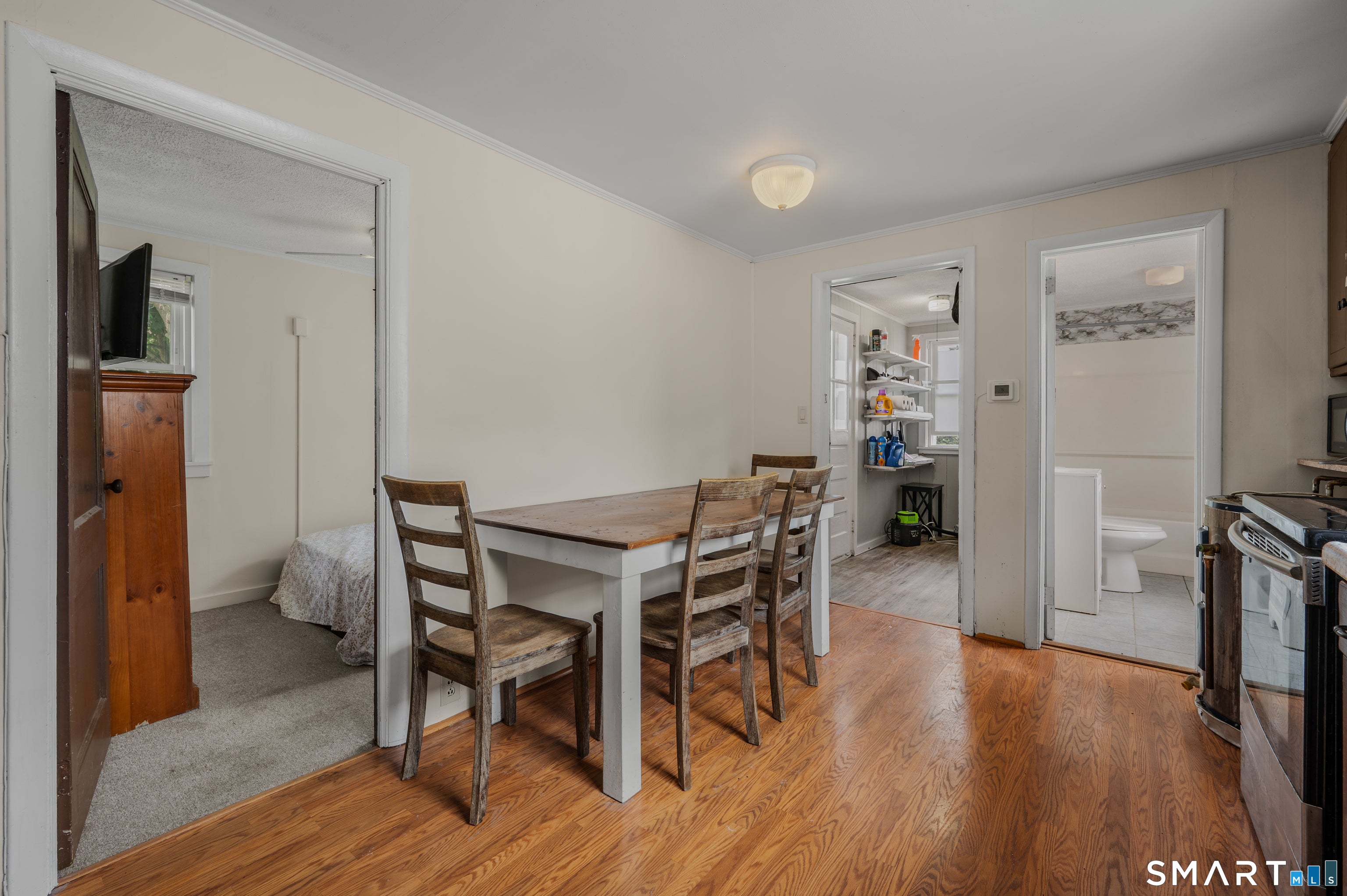 10 Swan Avenue