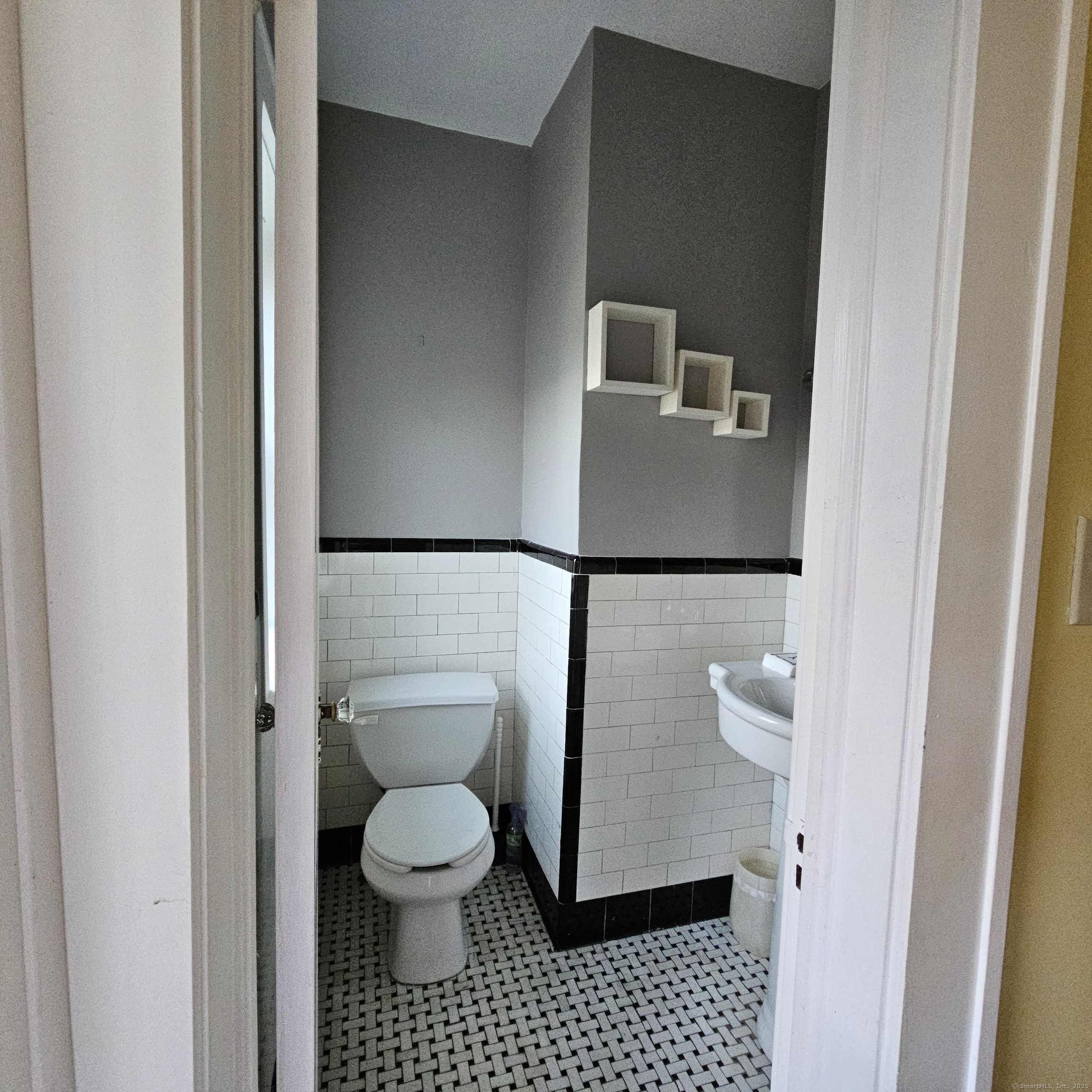 2010 Noble Avenue, Bridgeport, Connecticut image 16