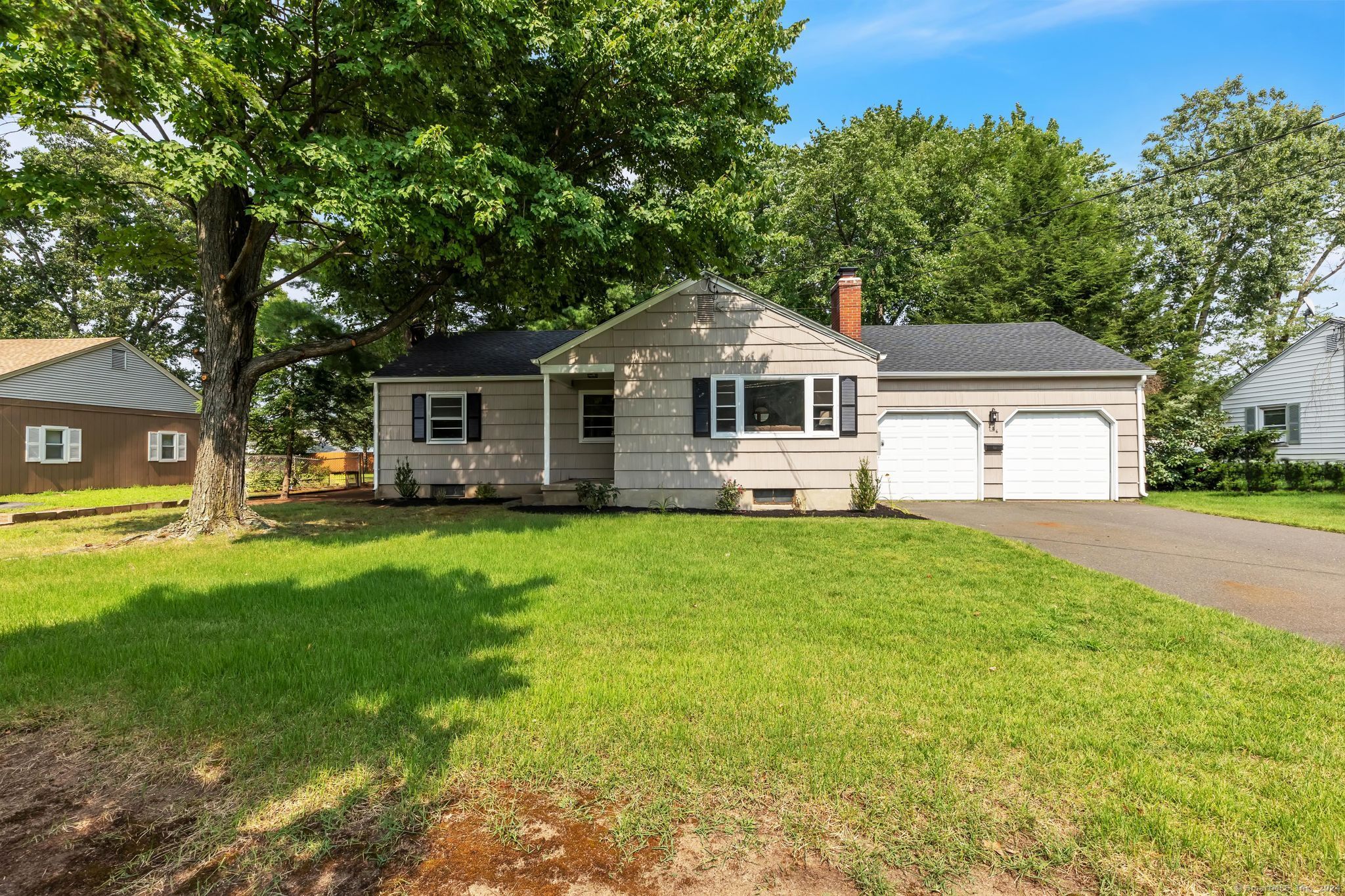 Photo 1 of 286 Old County Road, Windsor Locks, Connecticut, $289,000, Web #: 24032358