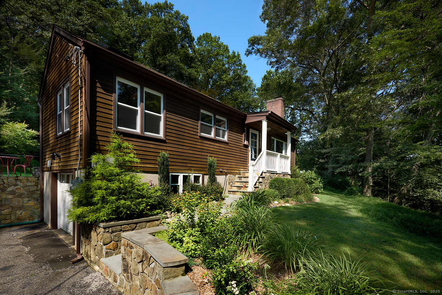 3 Pomperaug Road