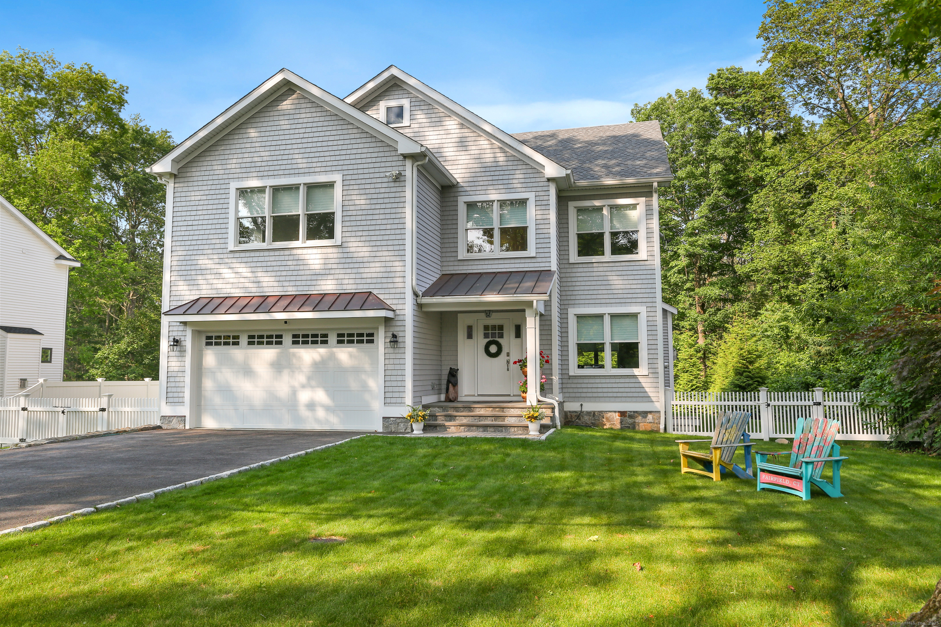 Harvester Road, Fairfield, Connecticut - 4 Bedrooms  
5 Bathrooms  
8 Rooms - 