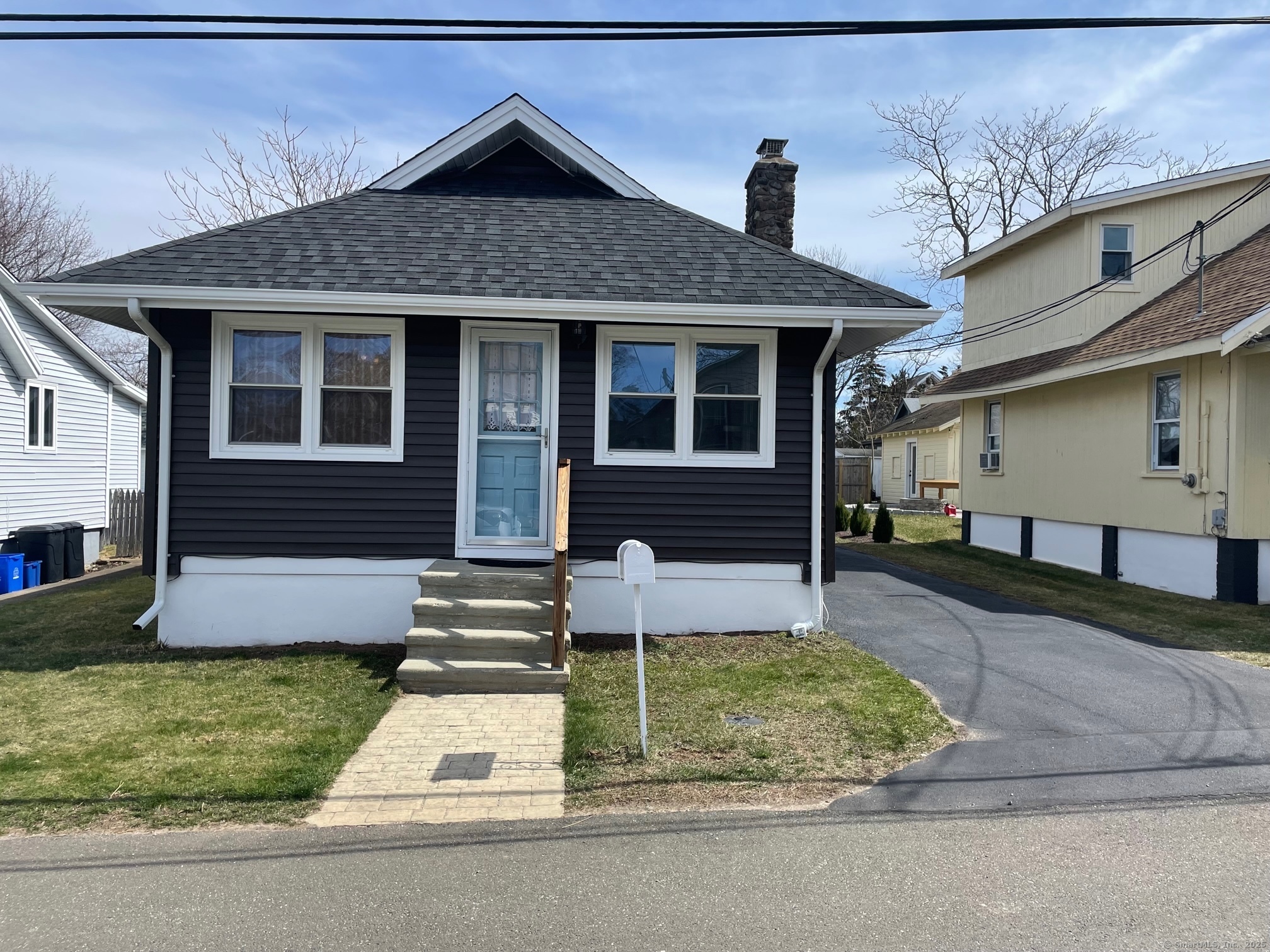 Crouch Road, Branford, Connecticut - 2 Bedrooms  
1 Bathrooms  
4 Rooms - 