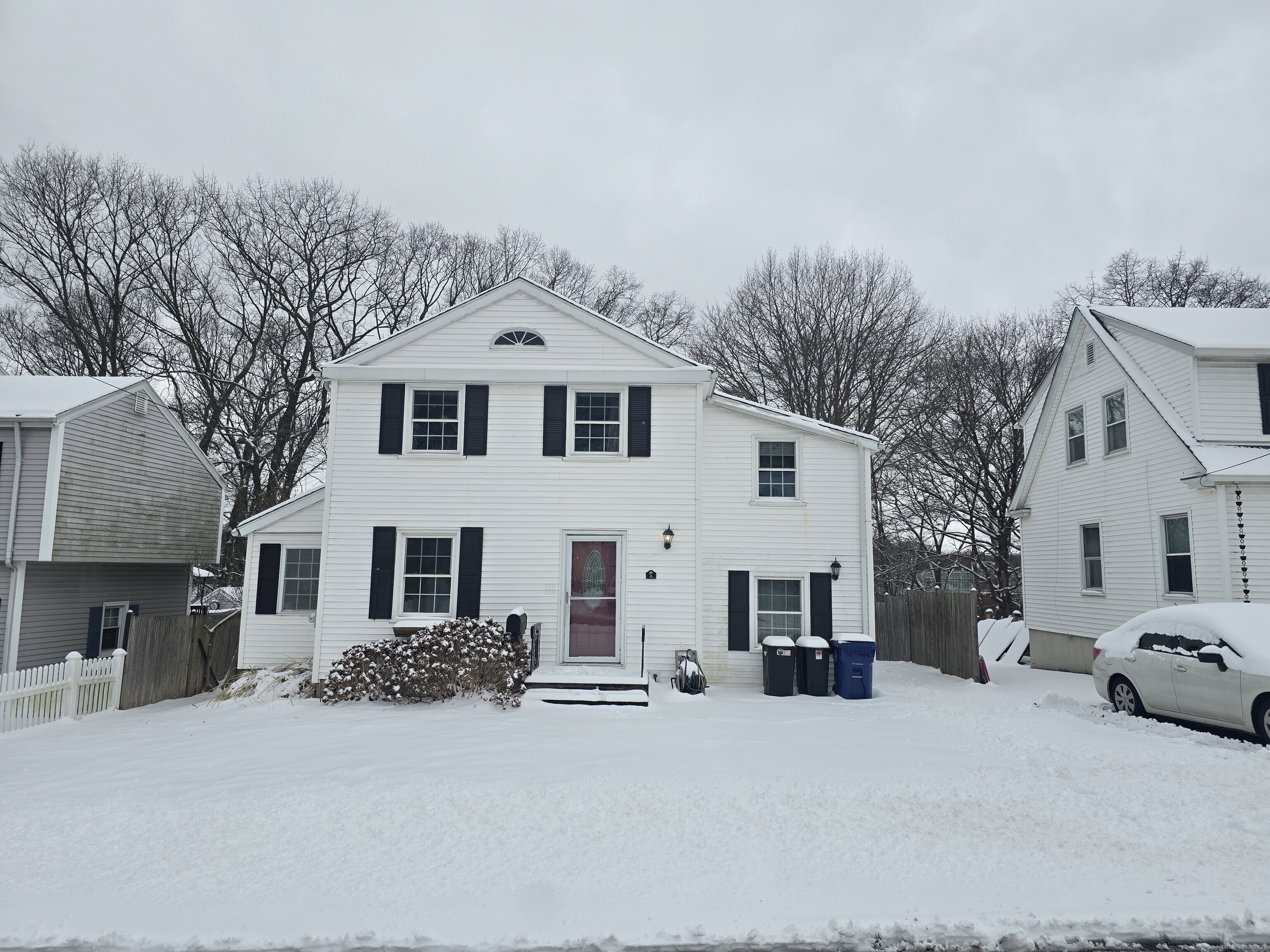 Painter Avenue, West Haven, Connecticut - 3 Bedrooms  
2 Bathrooms  
6 Rooms - 