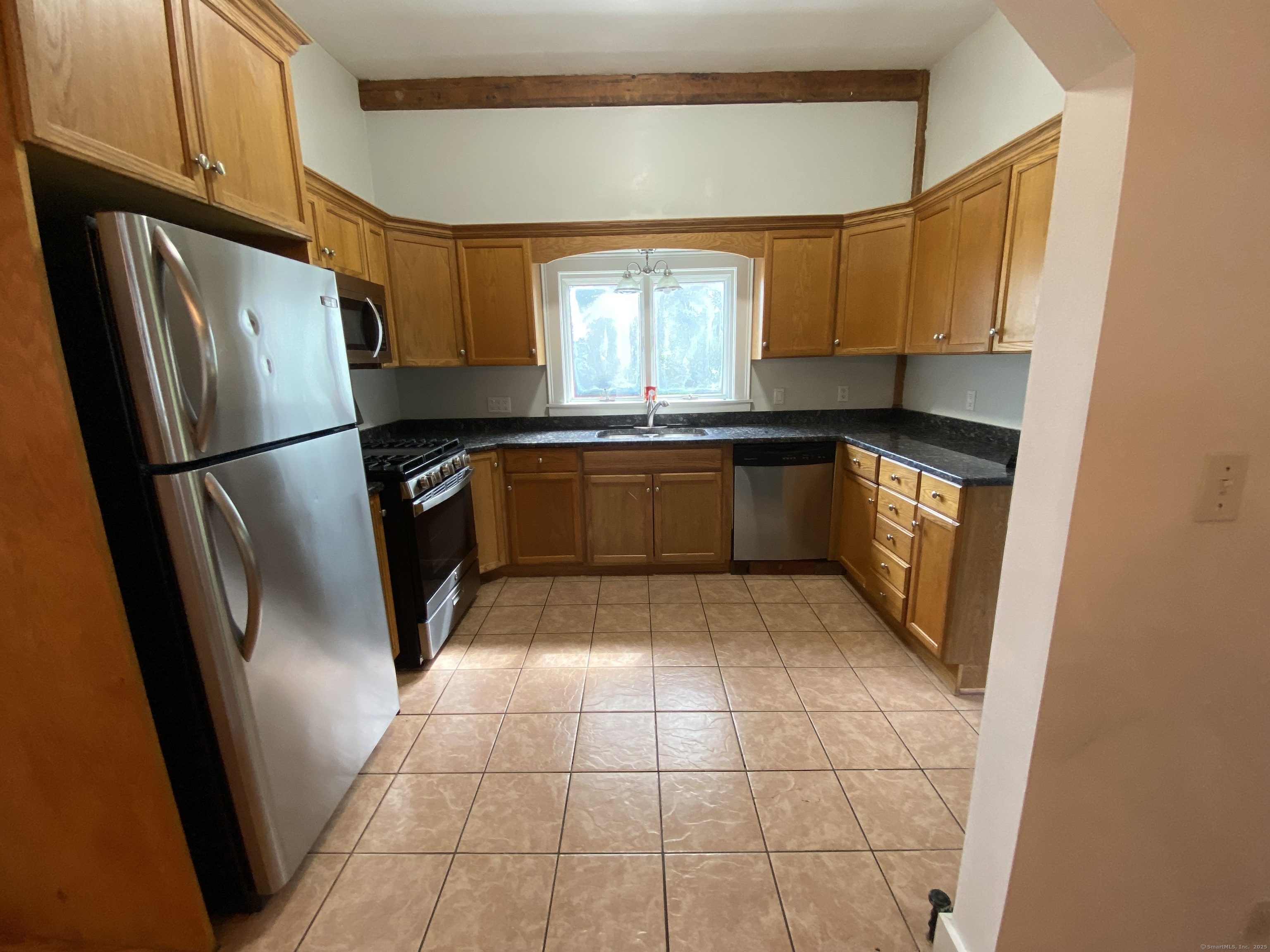 Middlefield, Connecticut 06481, United States, 2 Bedrooms Bedrooms, ,2 BathroomsBathrooms,Residential,Active,220110