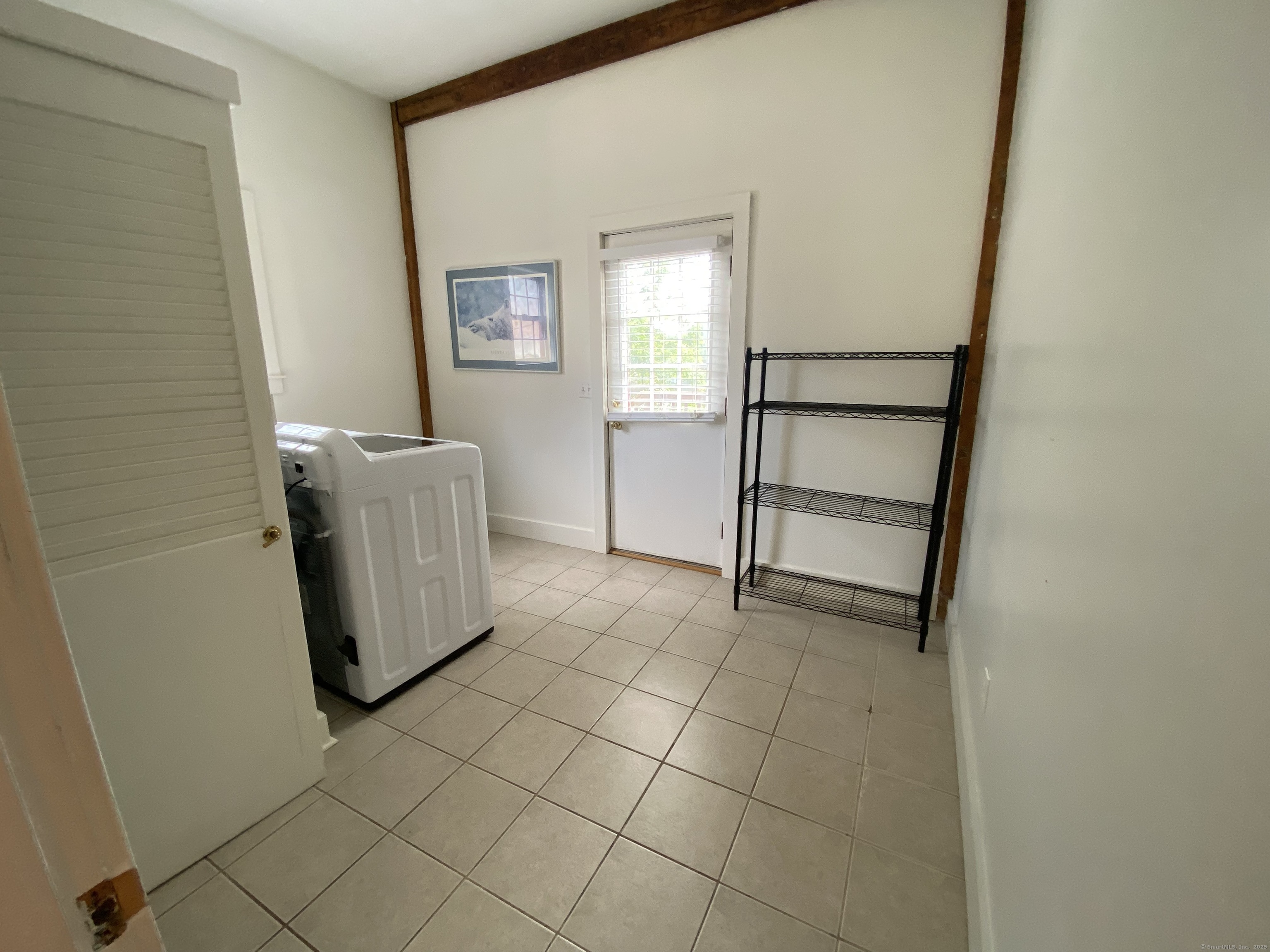 Middlefield, Connecticut 06481, United States, 2 Bedrooms Bedrooms, ,2 BathroomsBathrooms,Residential,Active,220110