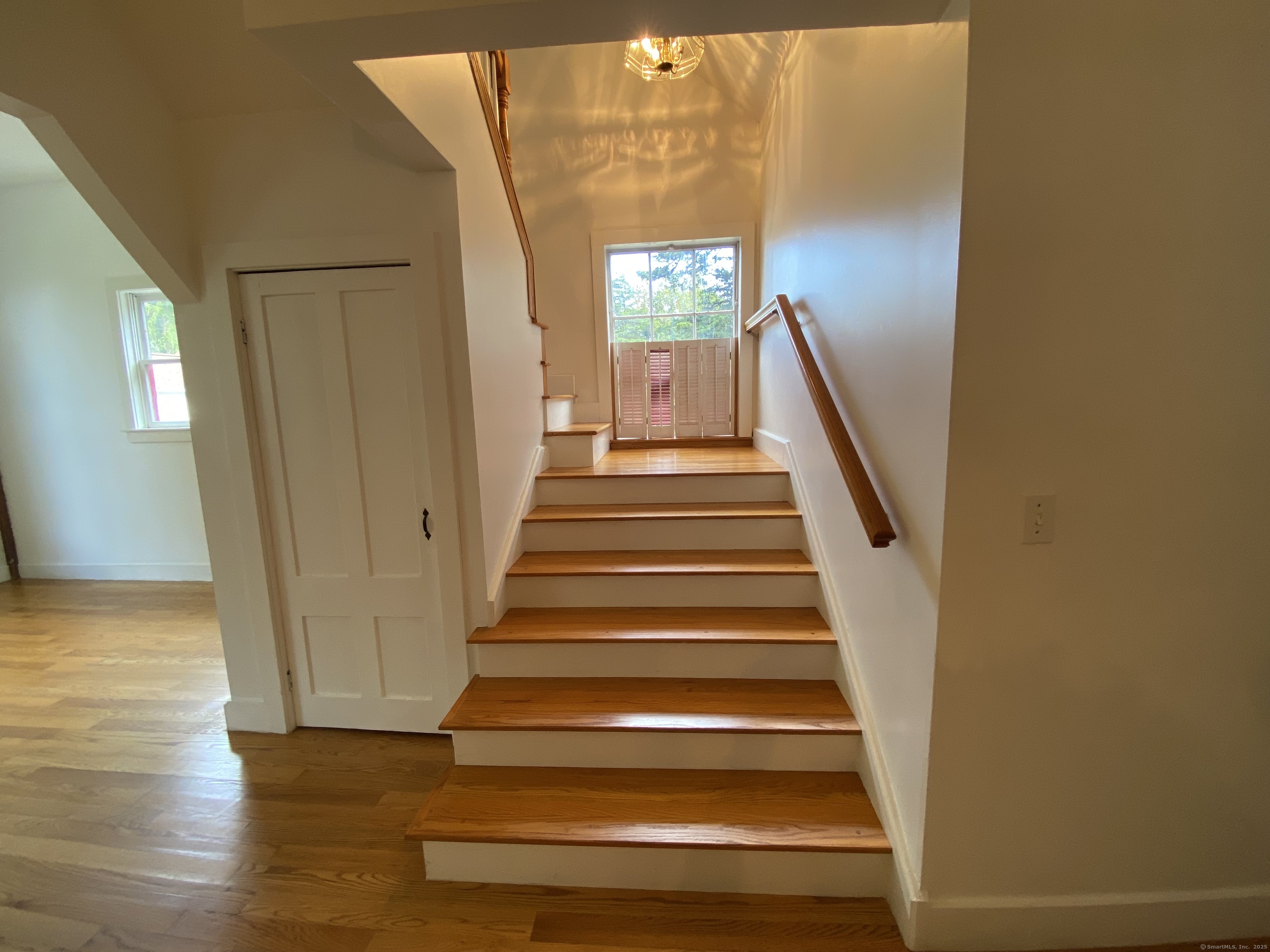 Middlefield, Connecticut 06481, United States, 2 Bedrooms Bedrooms, ,2 BathroomsBathrooms,Residential,Active,220110