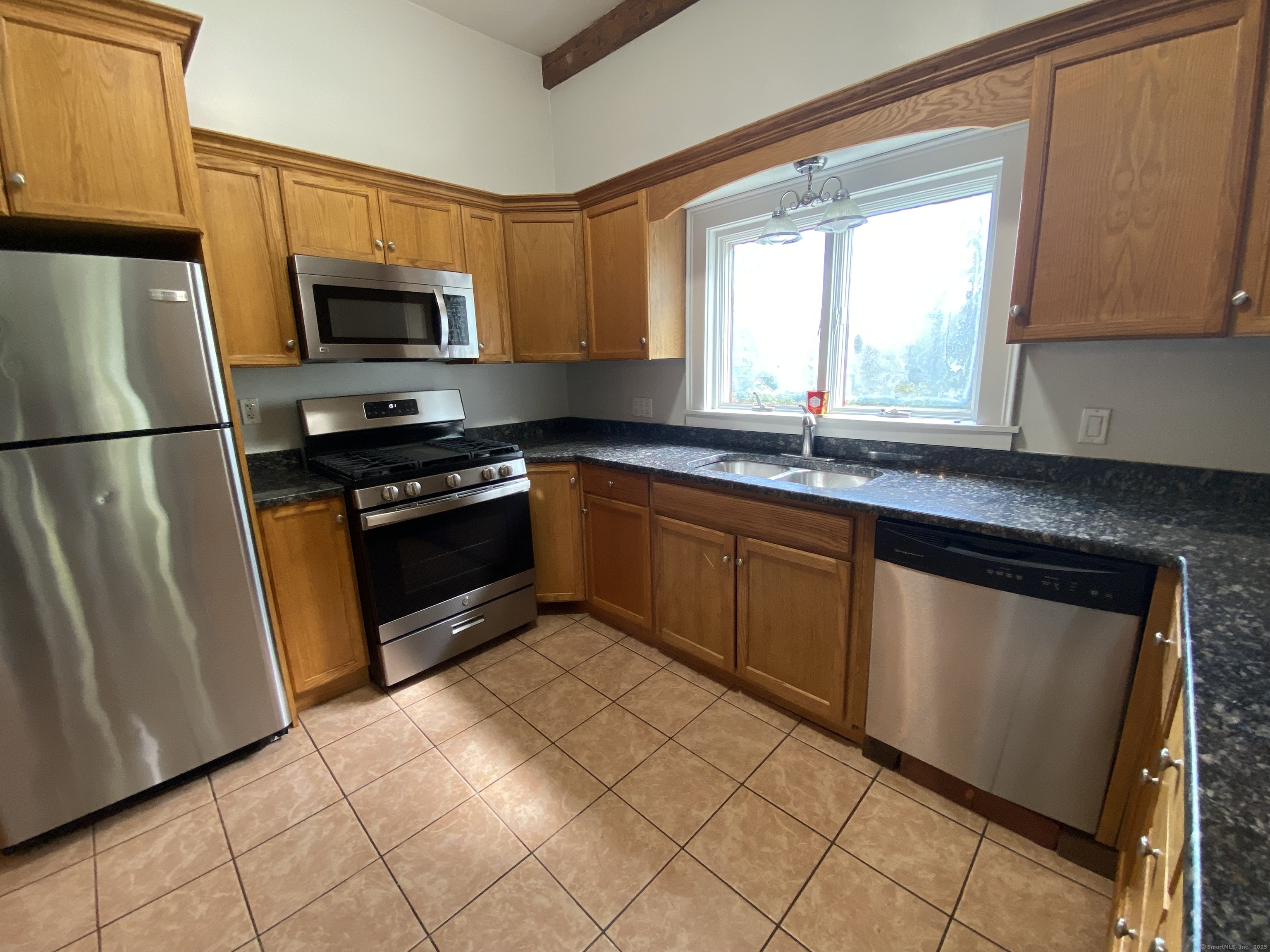 Middlefield, Connecticut 06481, United States, 2 Bedrooms Bedrooms, ,2 BathroomsBathrooms,Residential,Active,220110