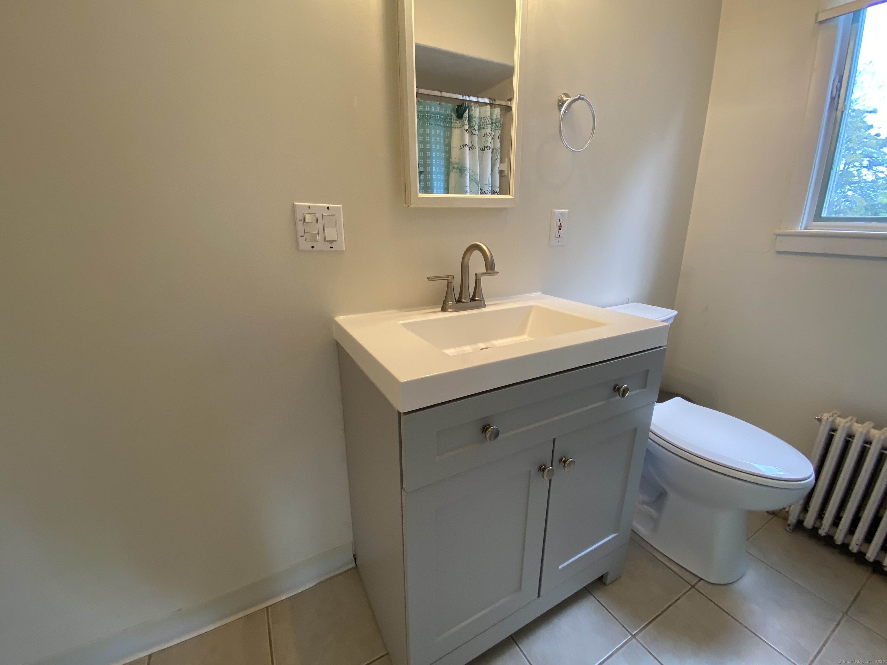 Middlefield, Connecticut 06481, United States, 2 Bedrooms Bedrooms, ,2 BathroomsBathrooms,Residential,Active,220110