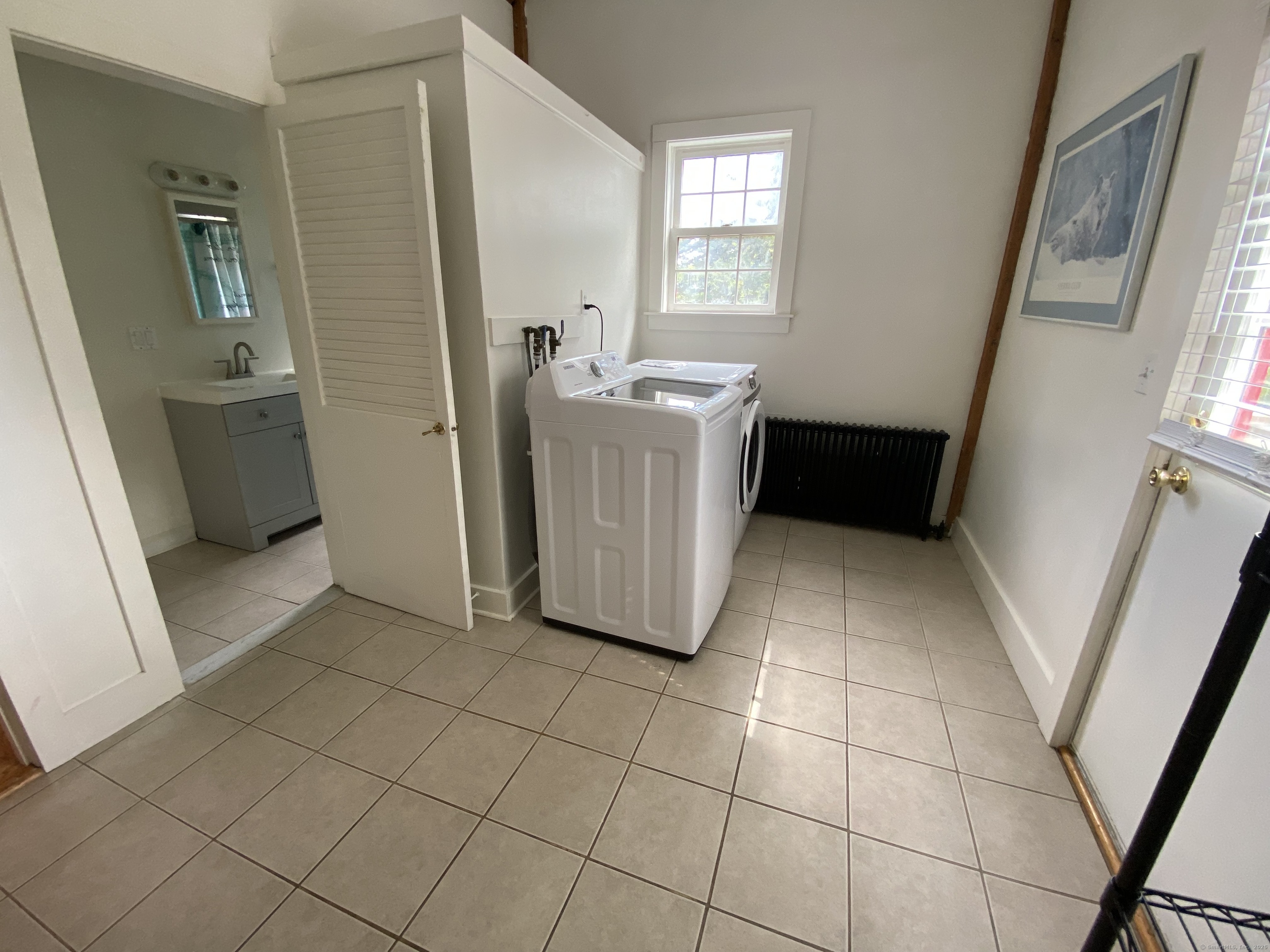 Middlefield, Connecticut 06481, United States, 2 Bedrooms Bedrooms, ,2 BathroomsBathrooms,Residential,Active,220110