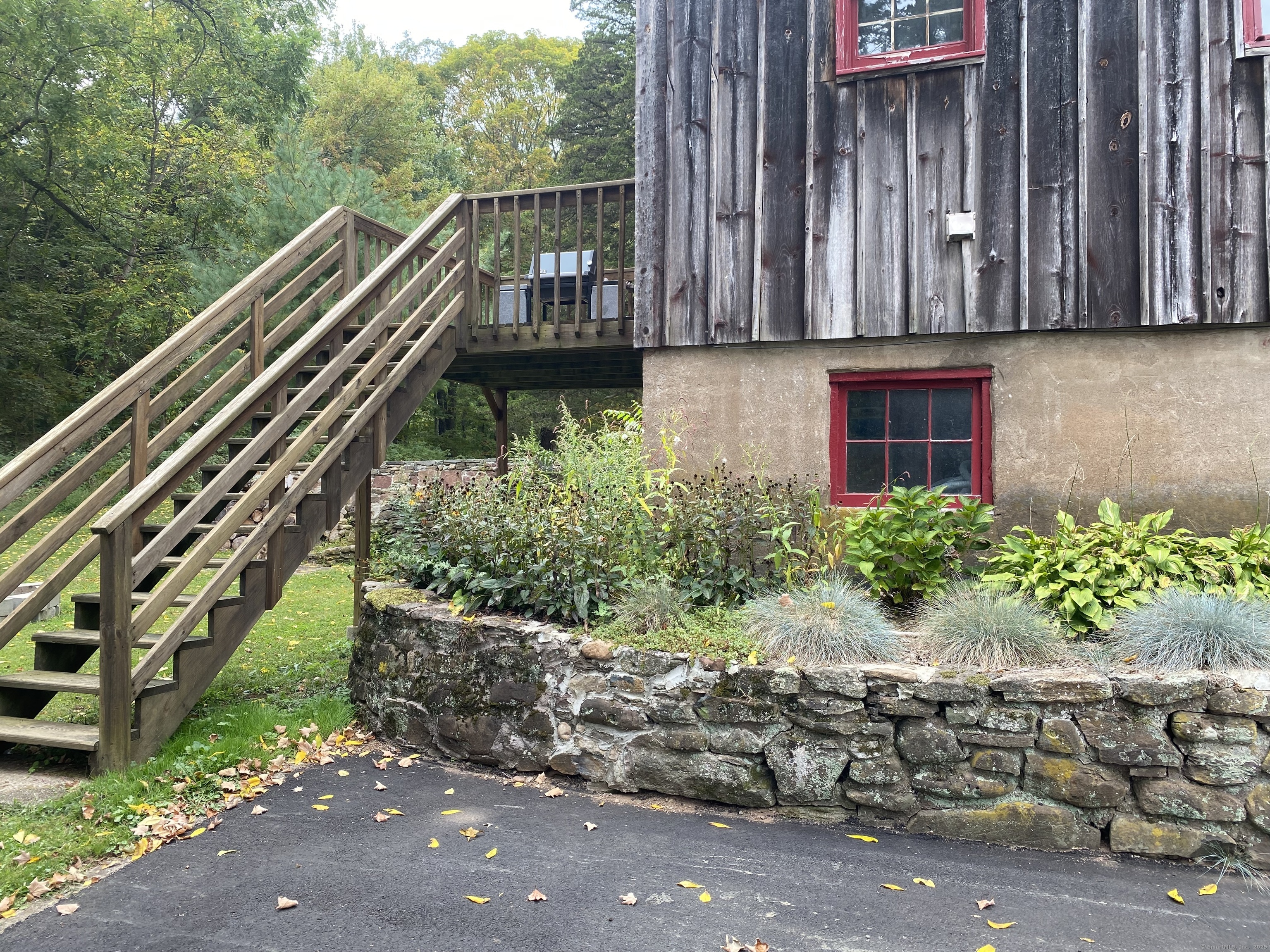 Middlefield, Connecticut 06481, United States, 2 Bedrooms Bedrooms, ,2 BathroomsBathrooms,Residential,Active,220110