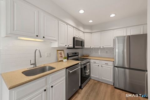 Tiny photo for 3 Idlewood #3, Bethel, CT 06801 (MLS # 24144949)