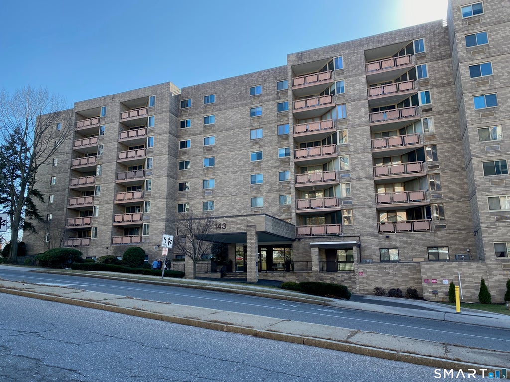 Photo of 143 Hoyt Street #4K, Stamford, CT 06905 (MLS # 24181209)